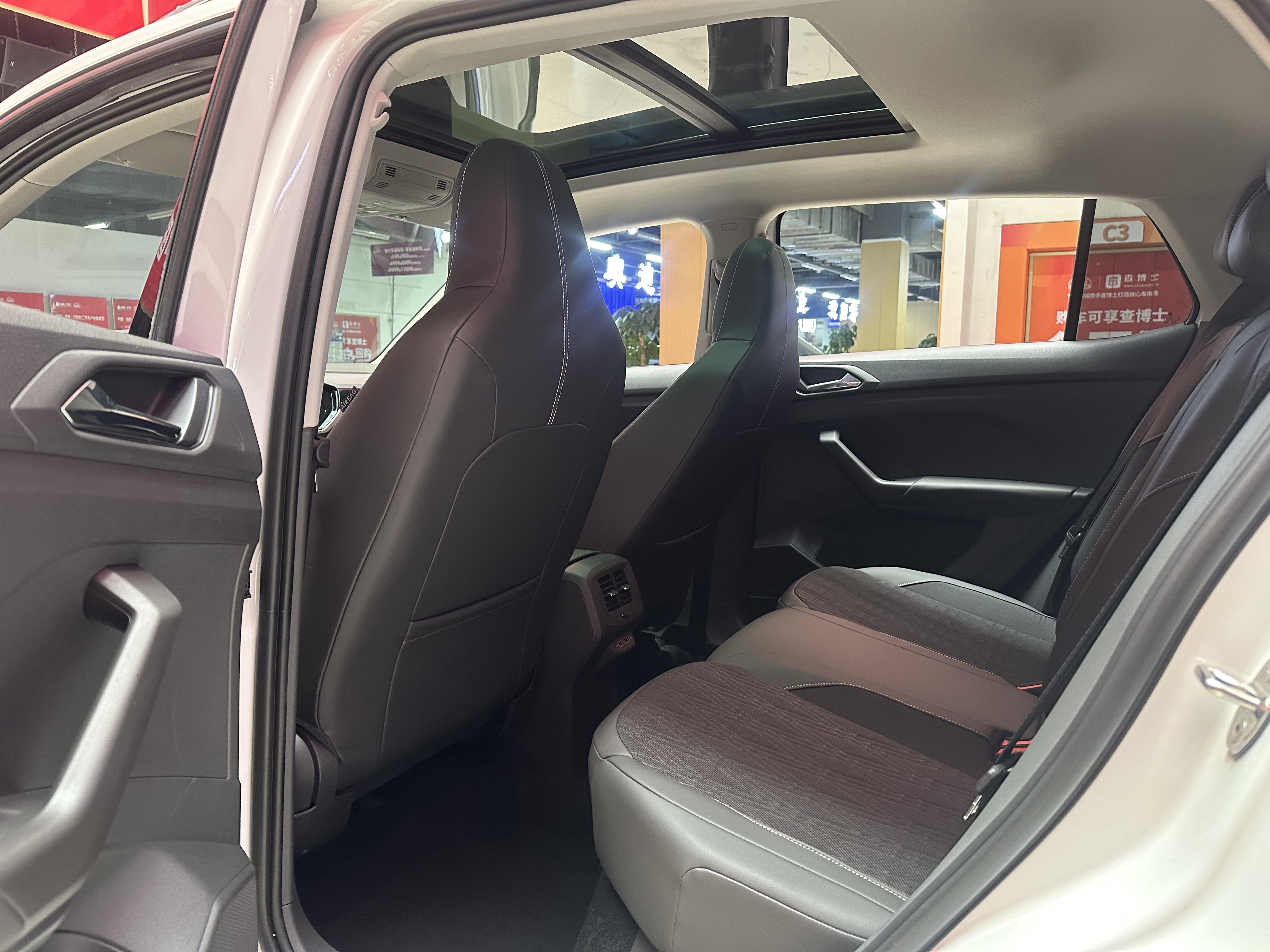 Volkswagen T-Cross 2019 car image #6