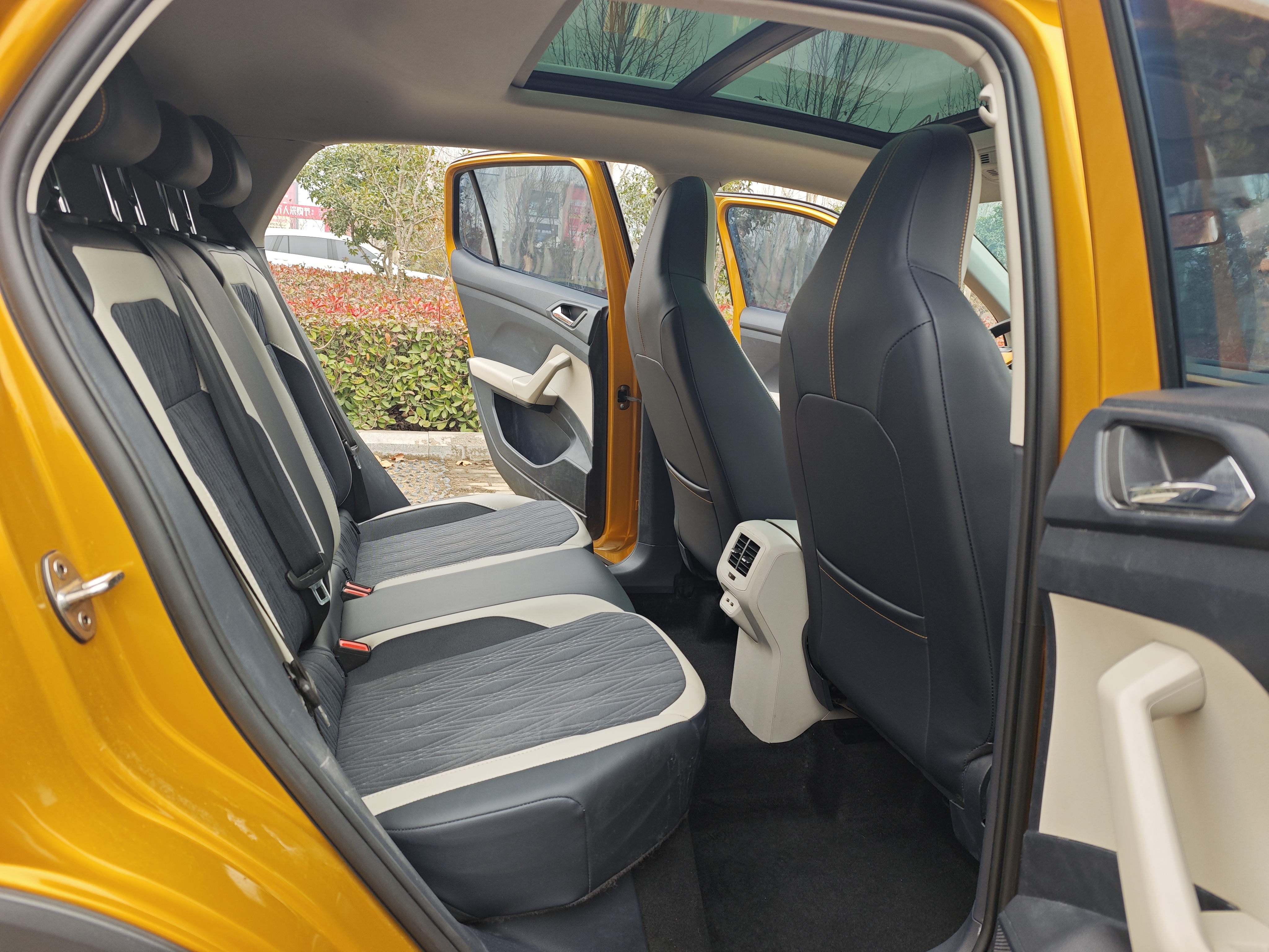 Volkswagen T-Cross 2019 #6 Volkswagen T-Cross 2019 car image #6