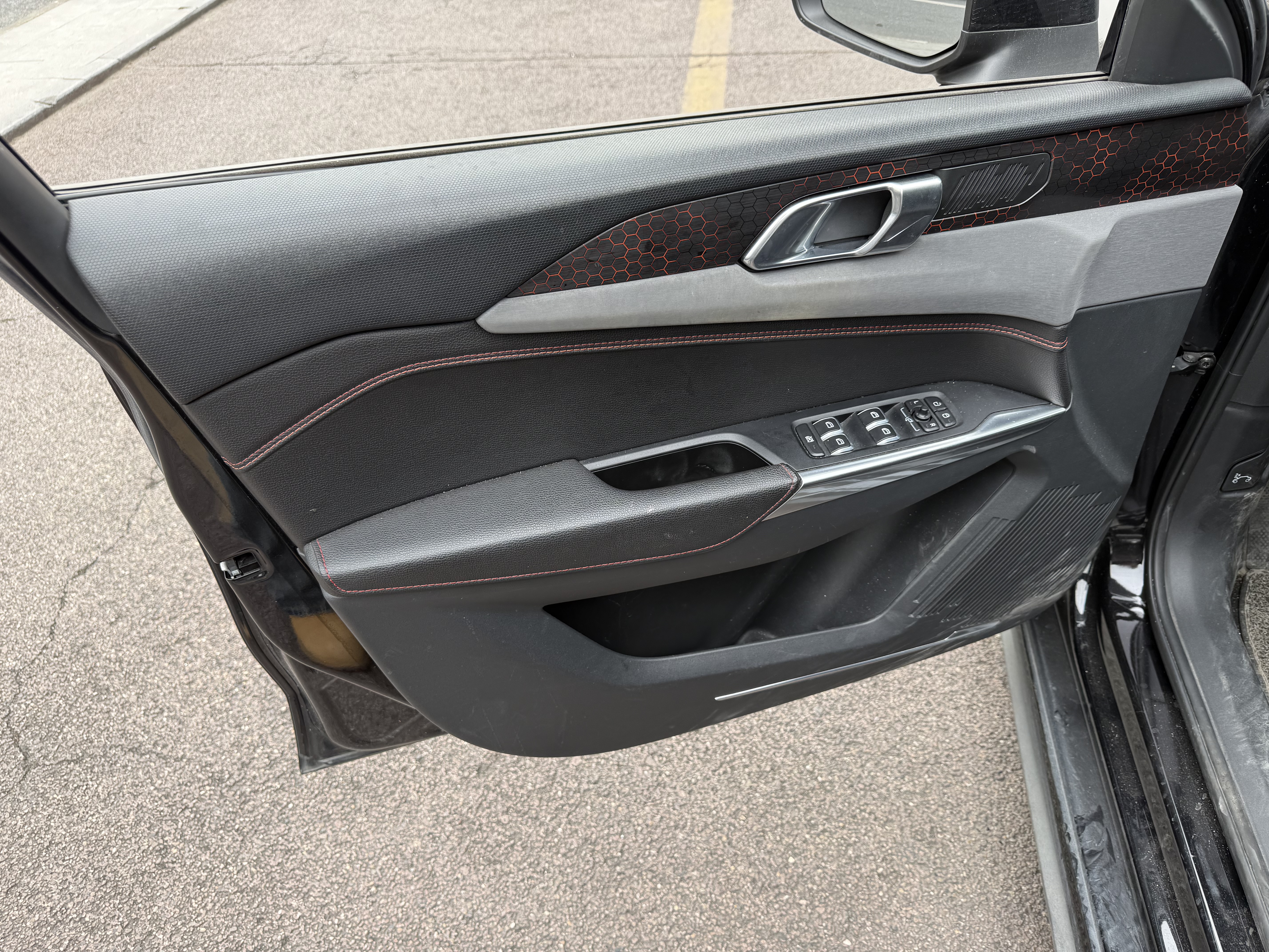 Lynk & Co 03 2020 car image #6