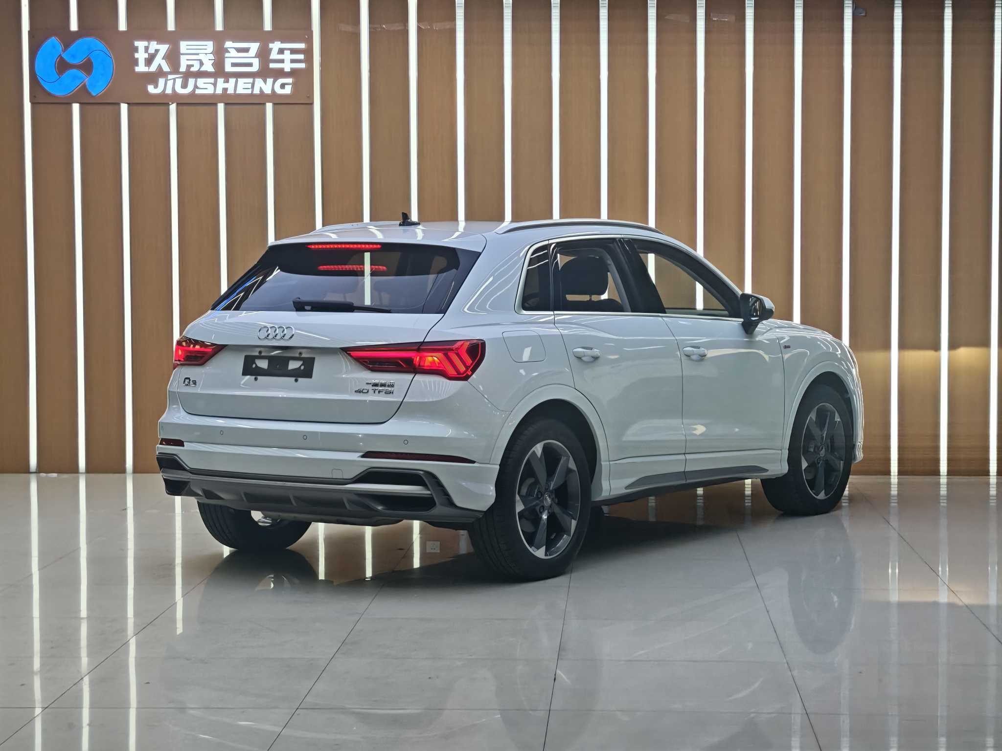 Audi Q3 2019 #6 Audi Q3 2019 car image #6