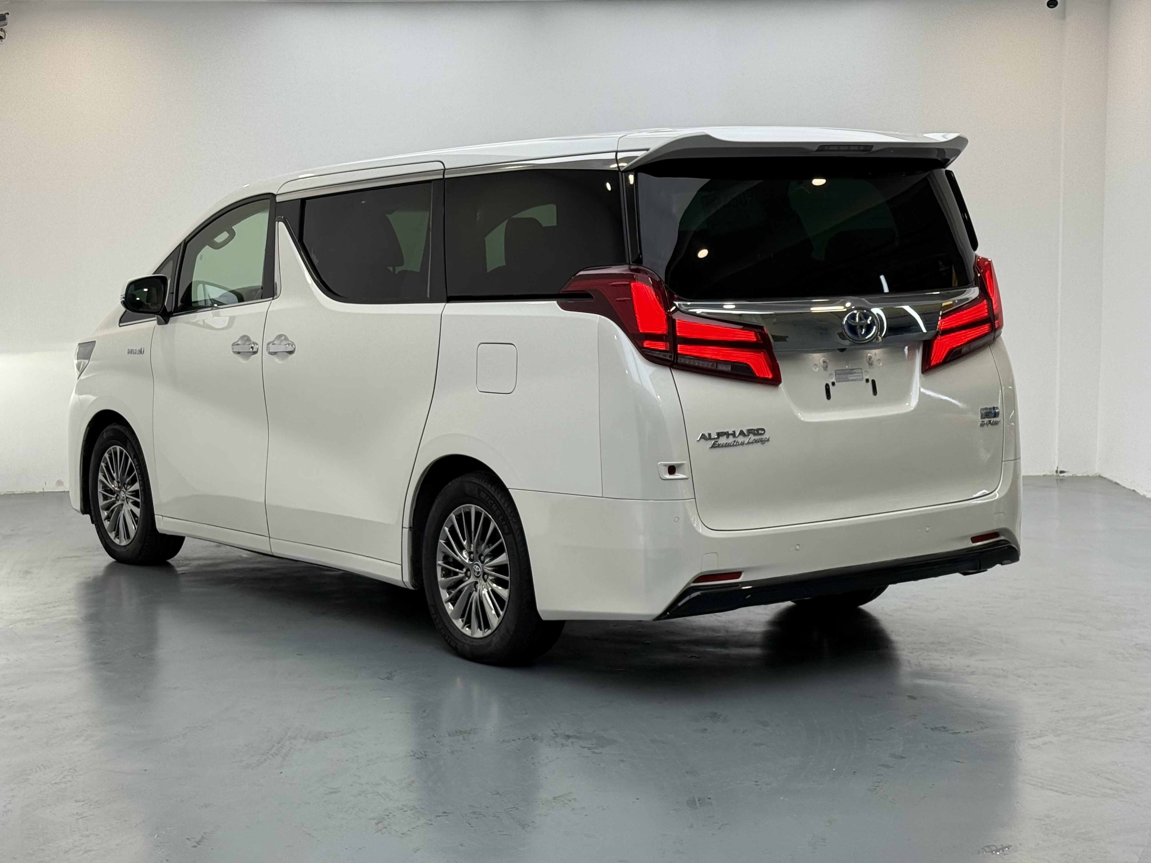 Toyota Alphard 2020 #6 Toyota Alphard 2020 car image #6