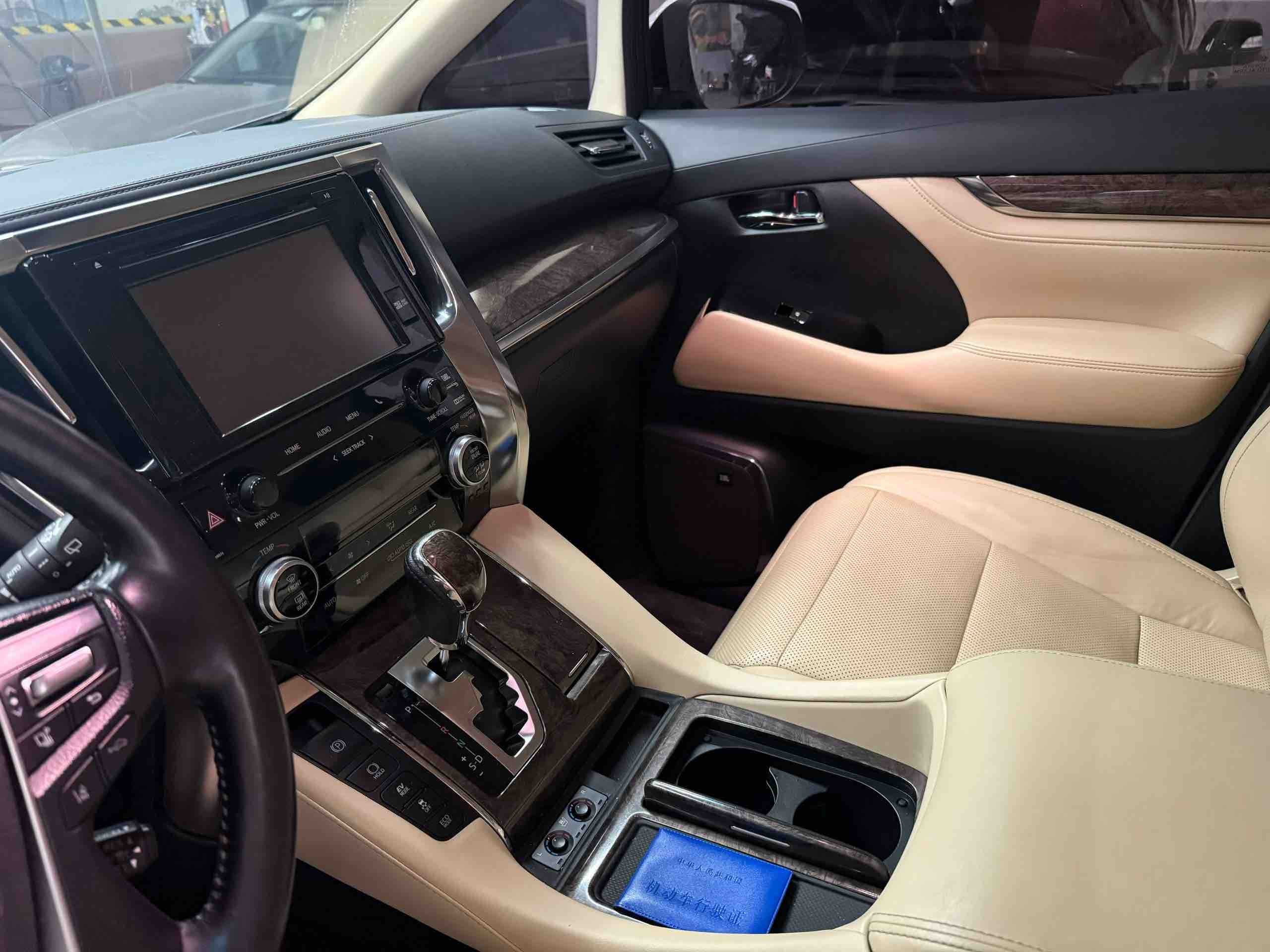 Toyota Alphard 2019 car image #6