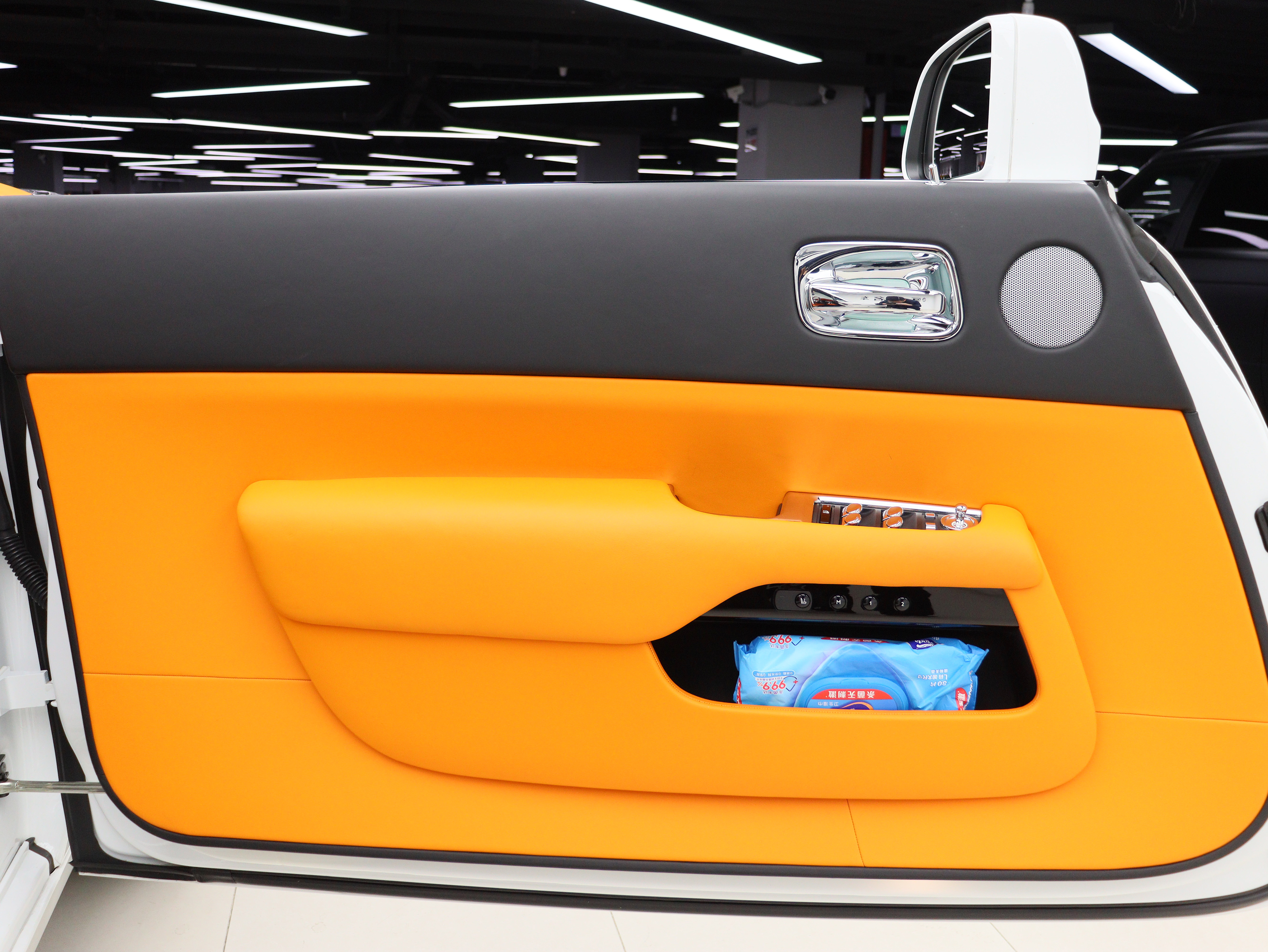 Rolls-Royce Dawn 2019 car image #6