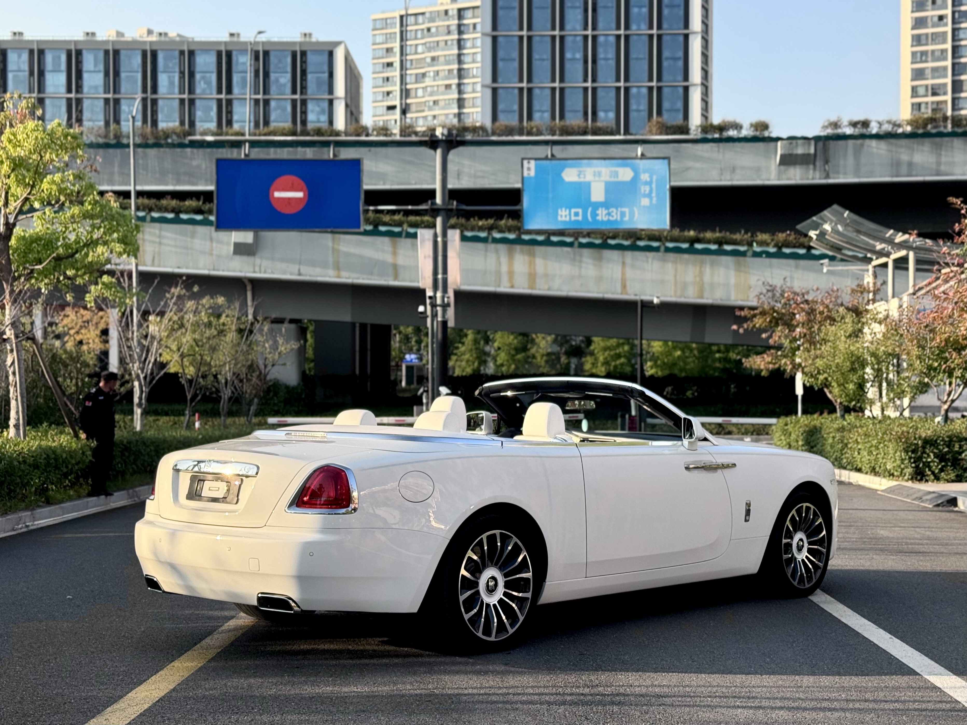 劳斯莱斯 曜影 2021 汽车图片 #6