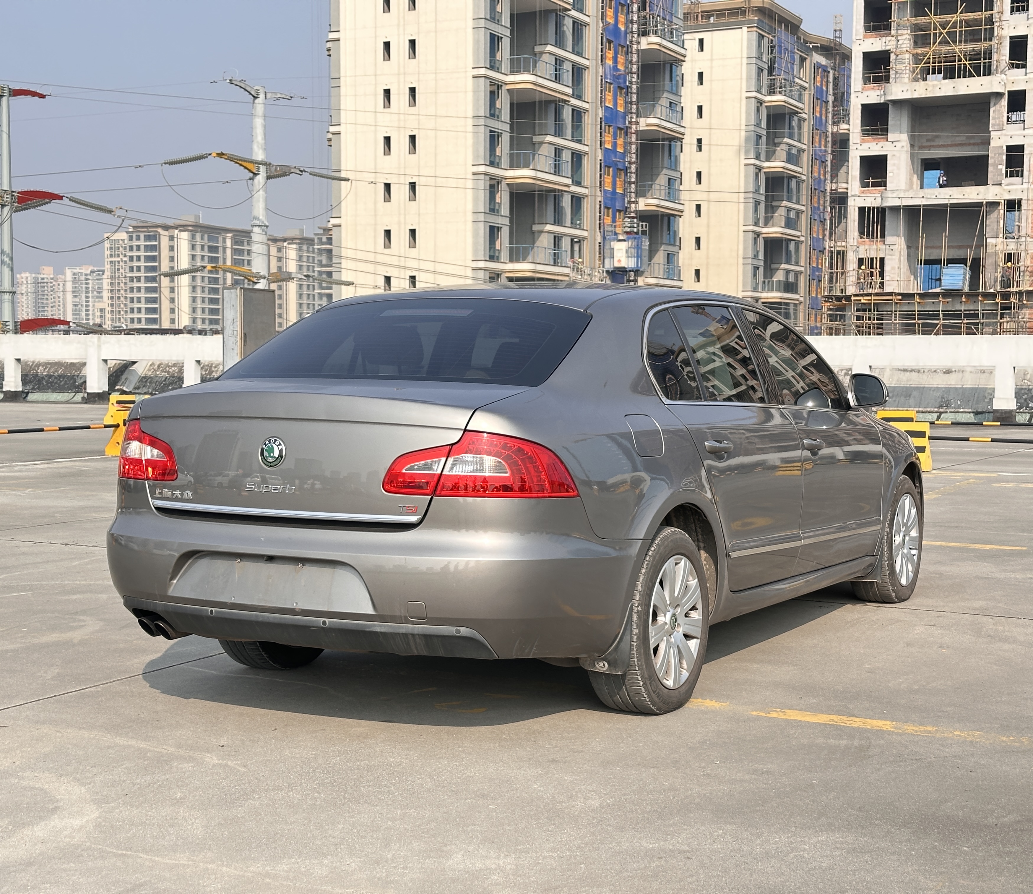 Skoda Superb 2011 car image #6