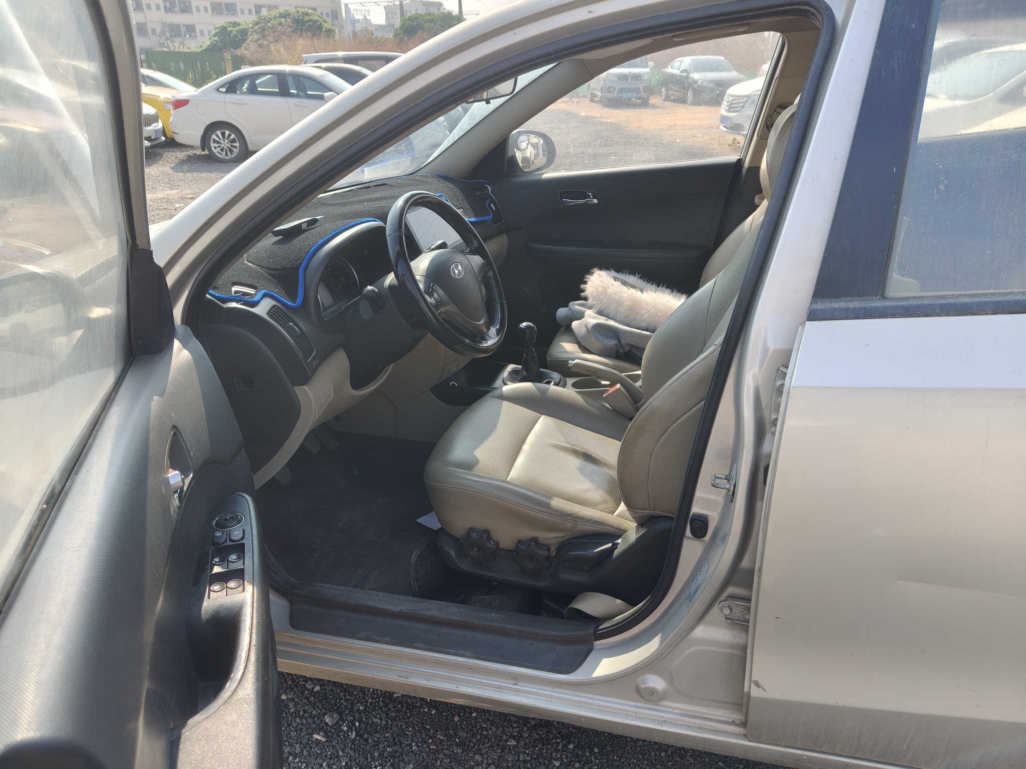 Hyundai i30 2010 car image #6