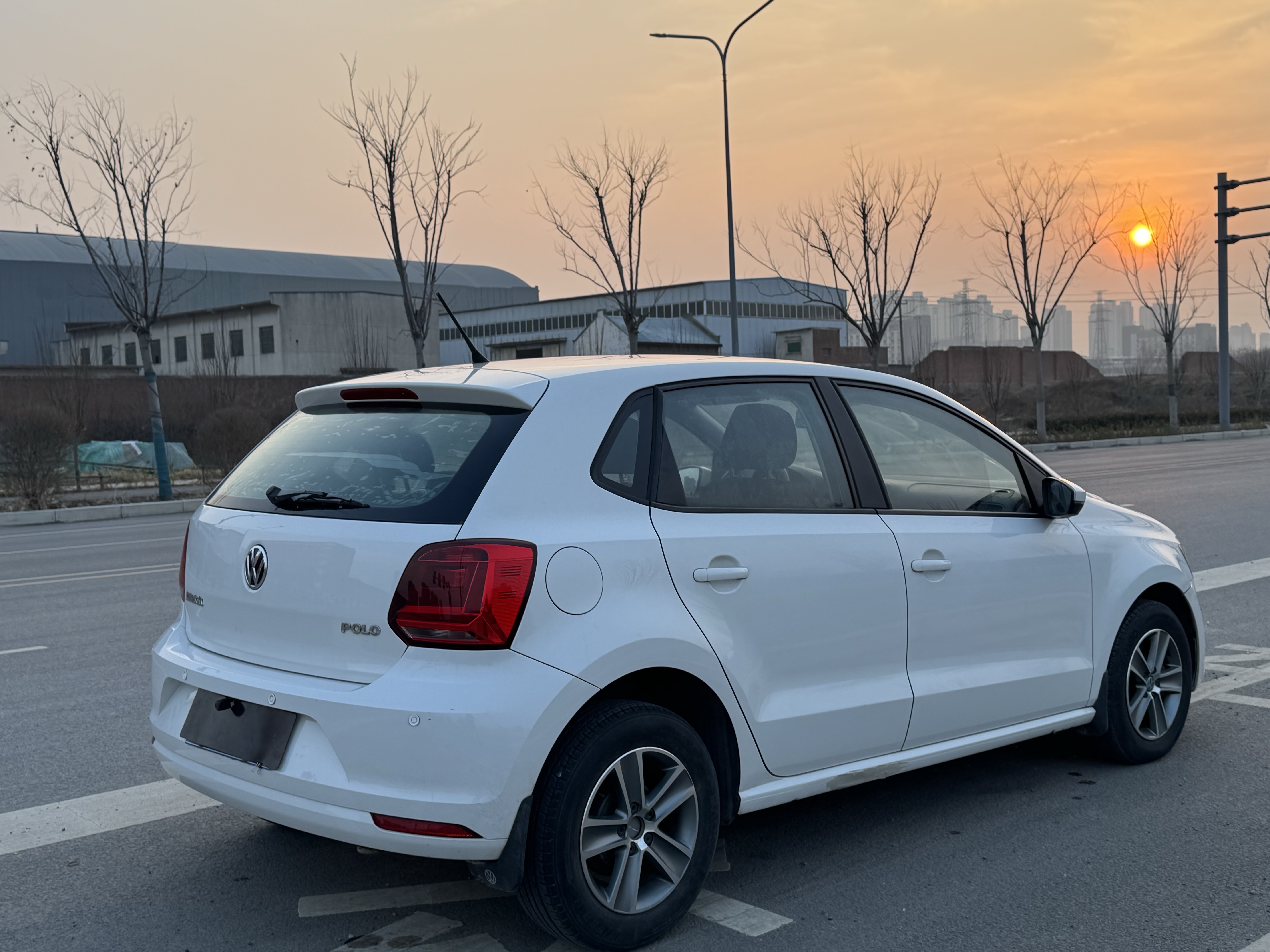 Volkswagen Polo 2015 car image #6