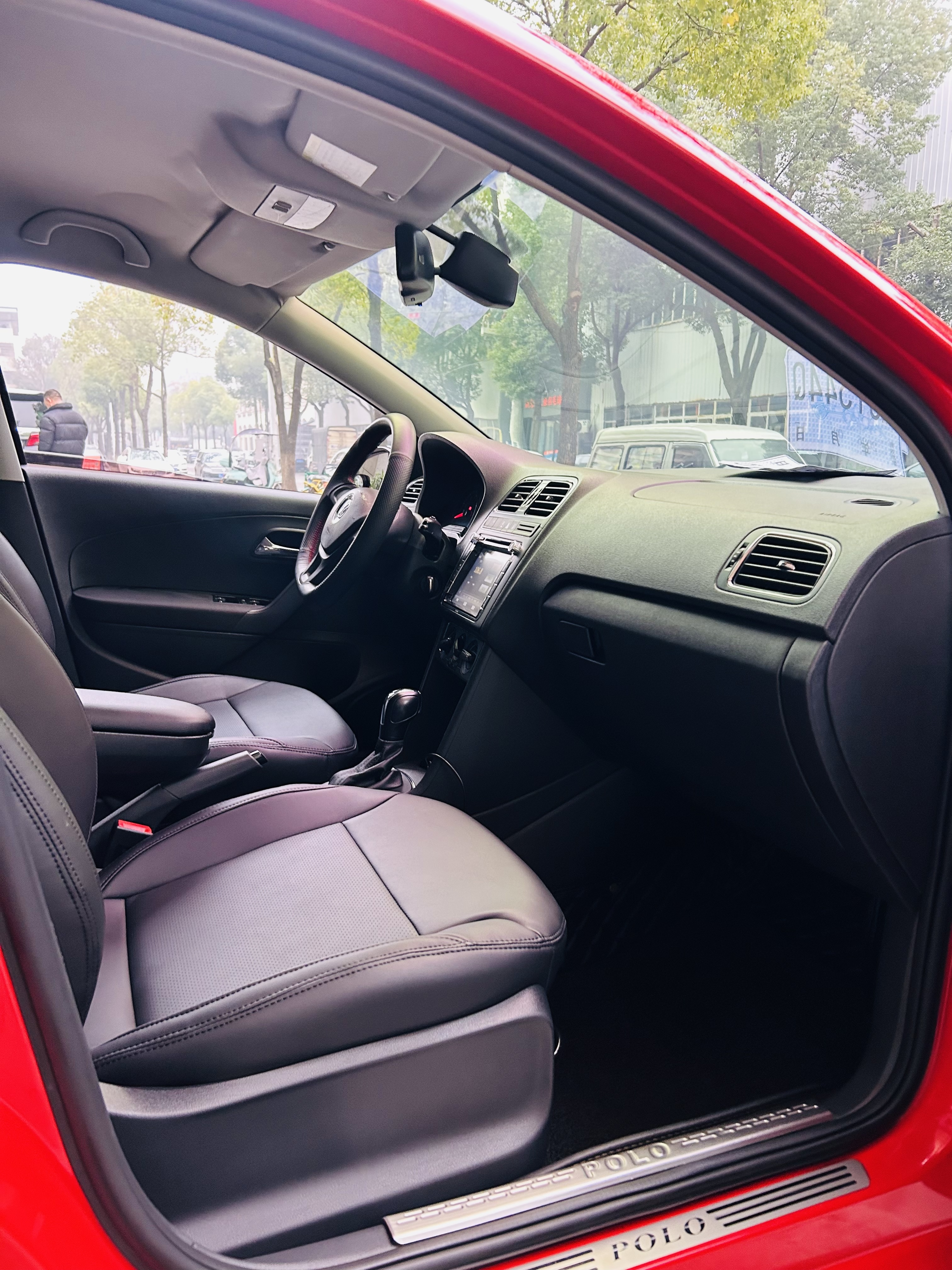 Volkswagen Polo 2015 car image #6