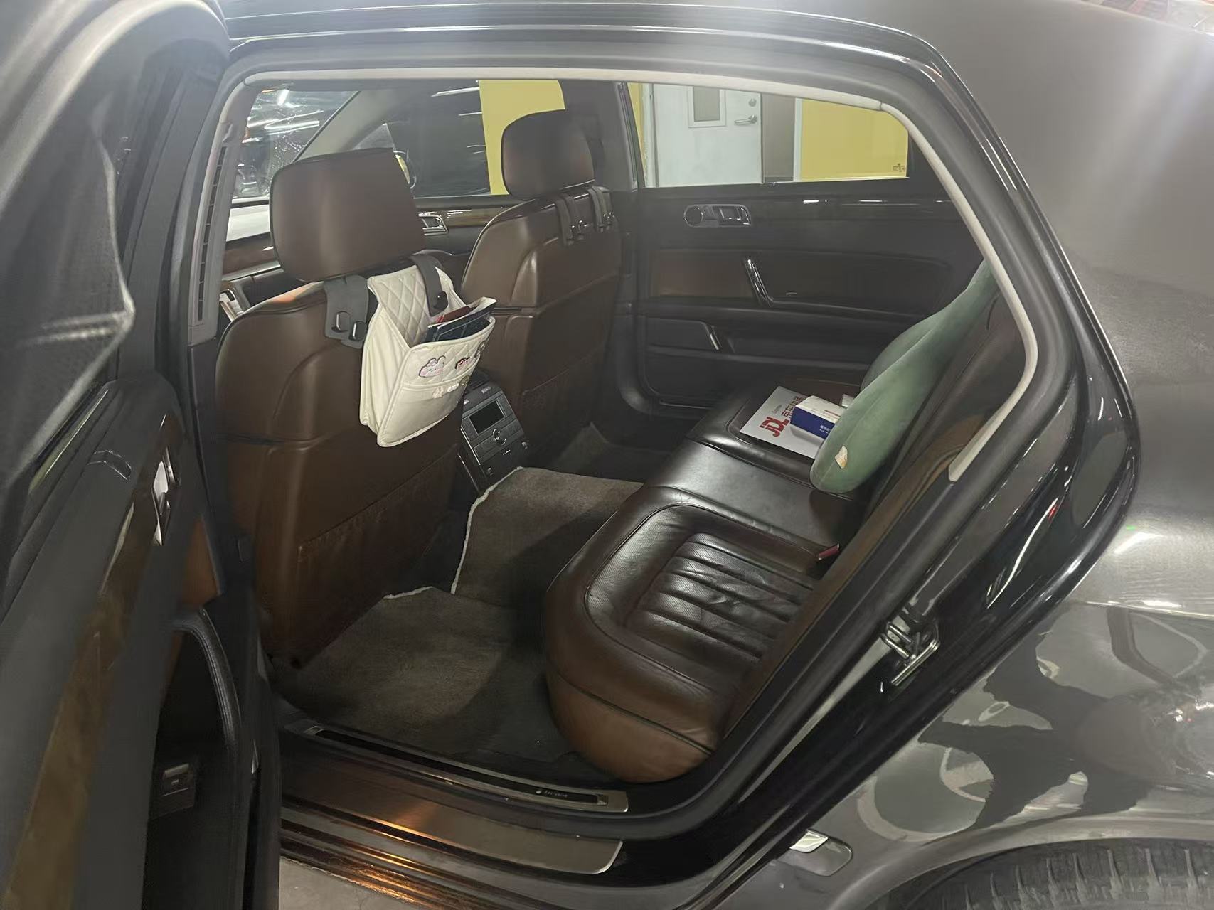 Volkswagen Pheaton 2011 immagine di auto #6