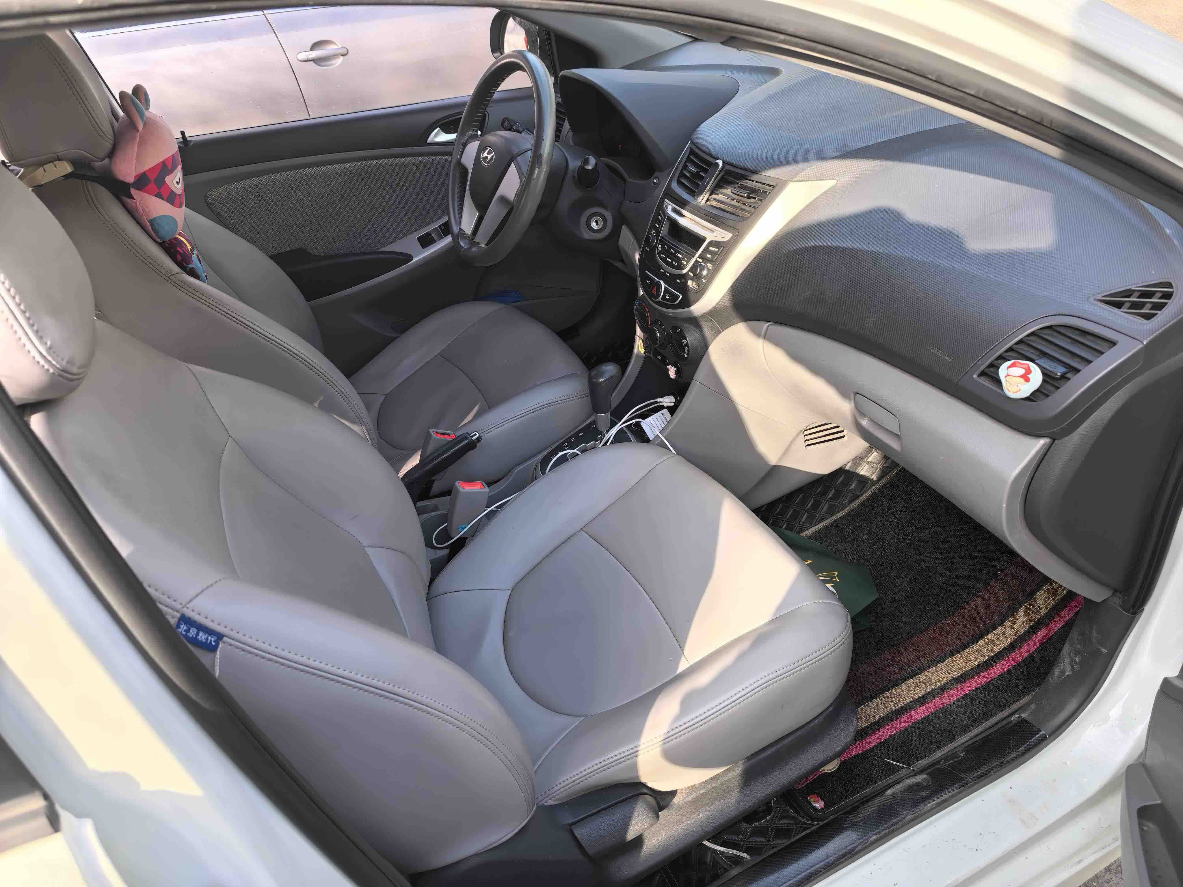 Hyundai Reina 2014 car image #6