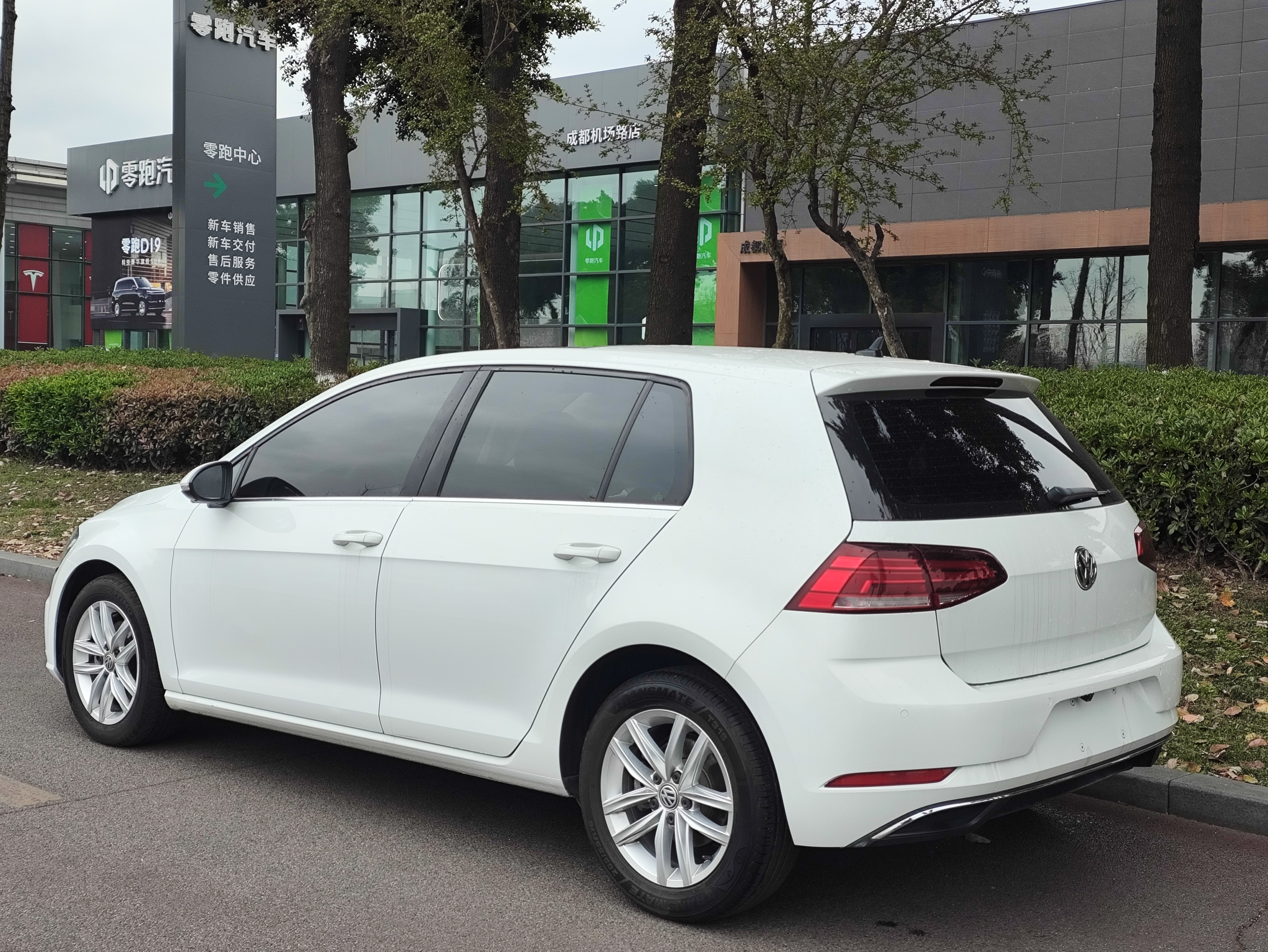Volkswagen Golf 2019 car image #6