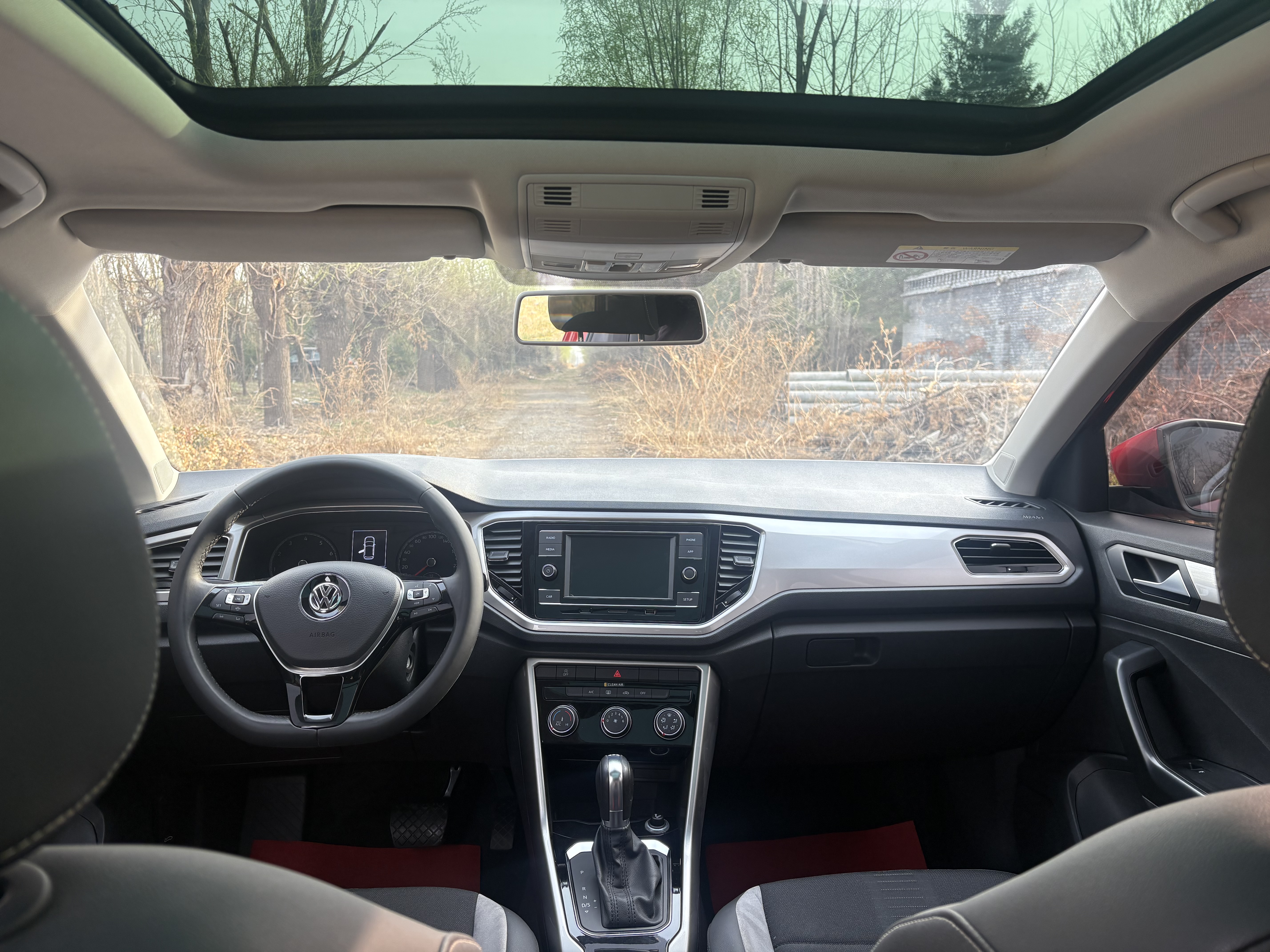 Volkswagen T-Roc 2020 car image #6