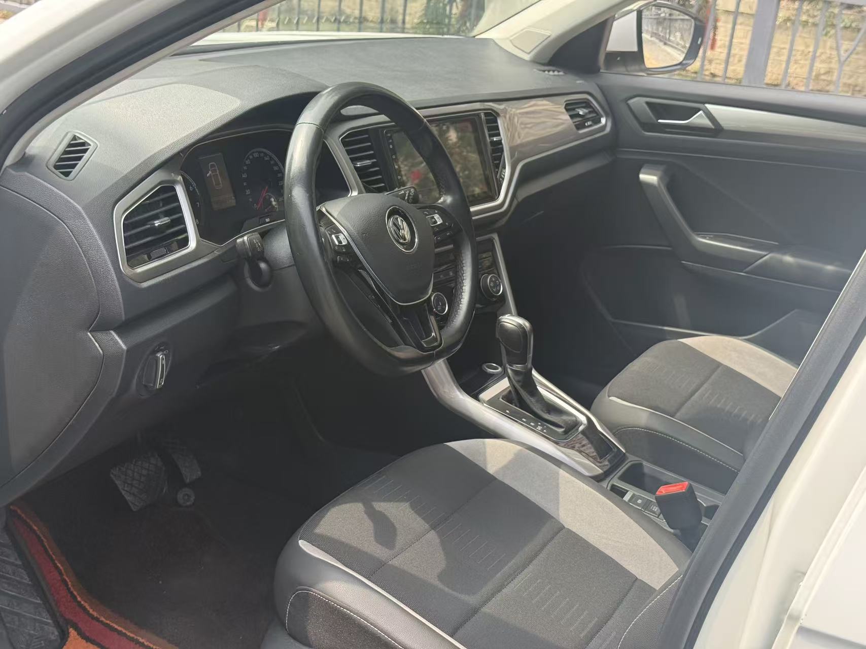 T-Roc 2019 #6 T-Roc 2019 car image #6