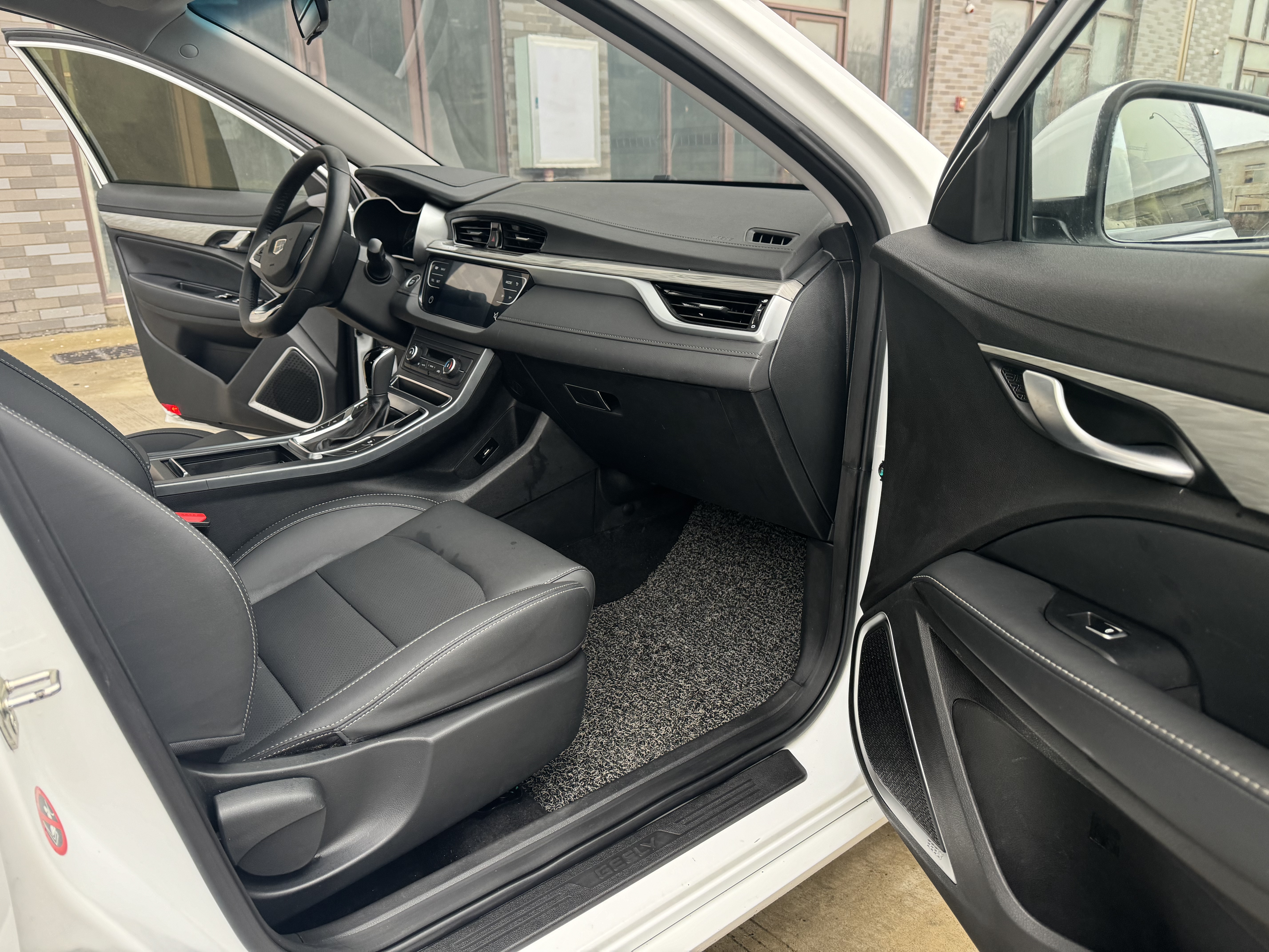 GEELY Emgrand 2019 car image #6