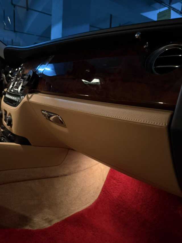 劳斯莱斯 古思特 2011 汽车图片 #6