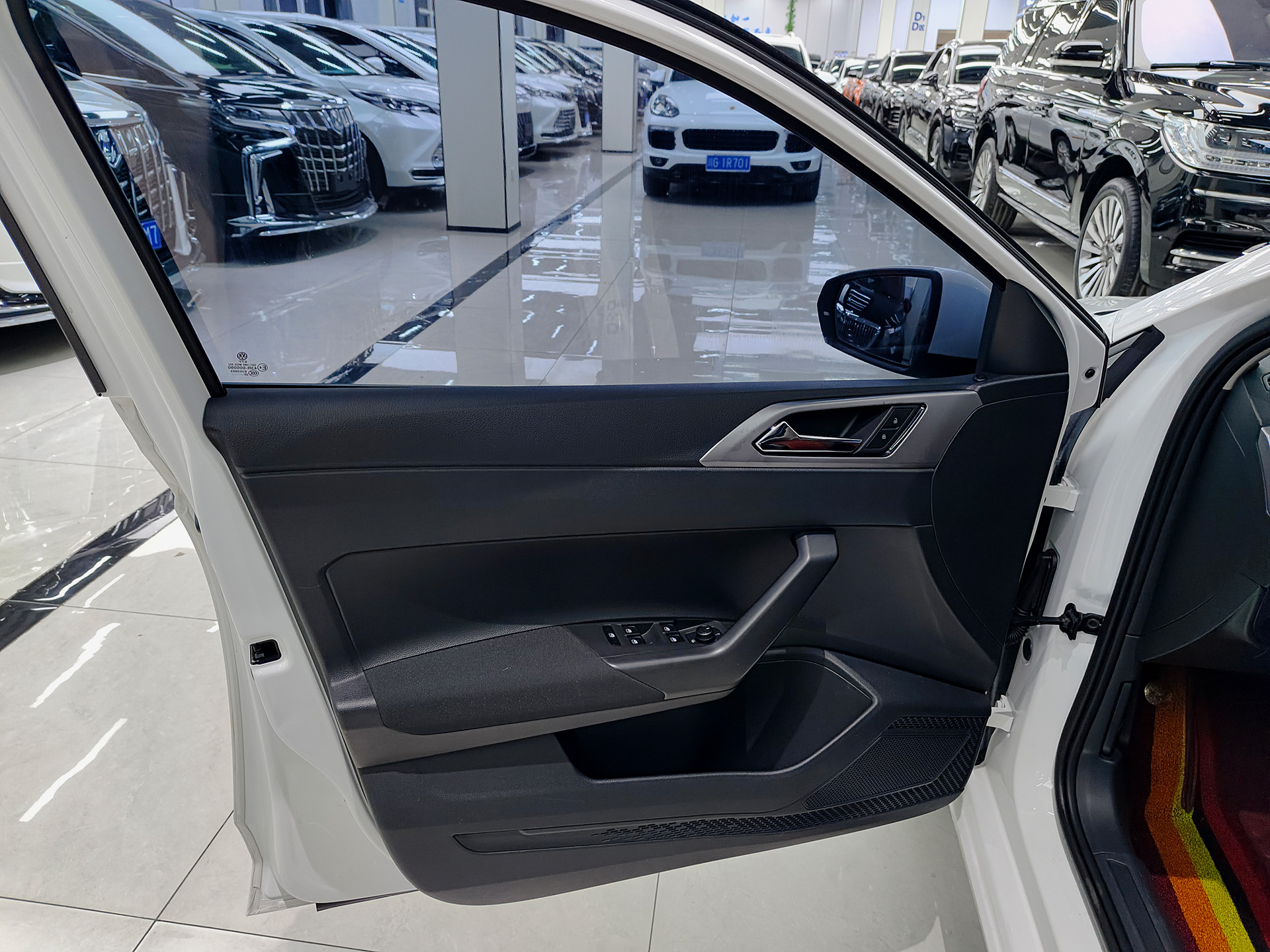 Volkswagen Polo 2021 car image #6