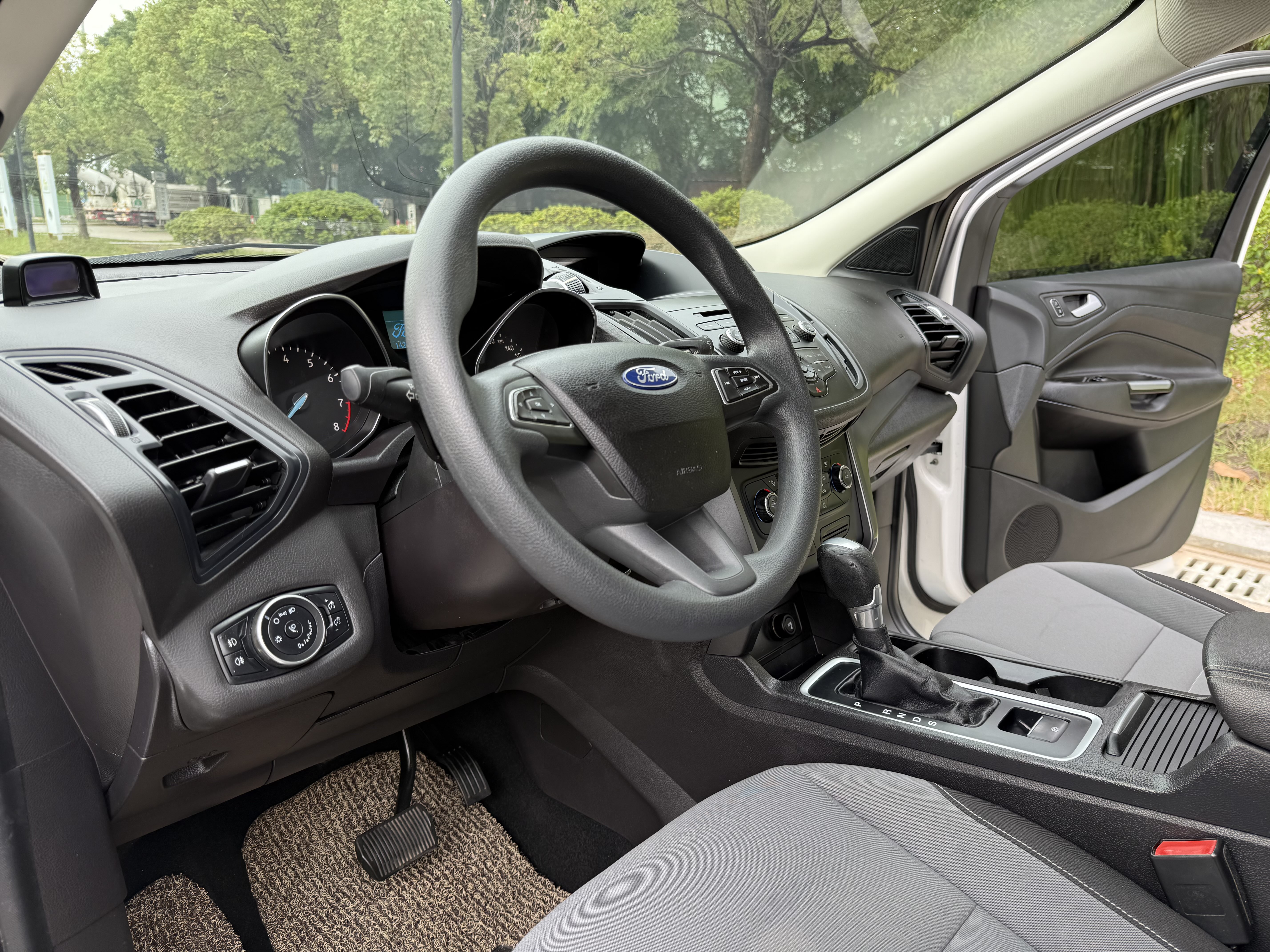 Ford Kuga 2017 car image #6