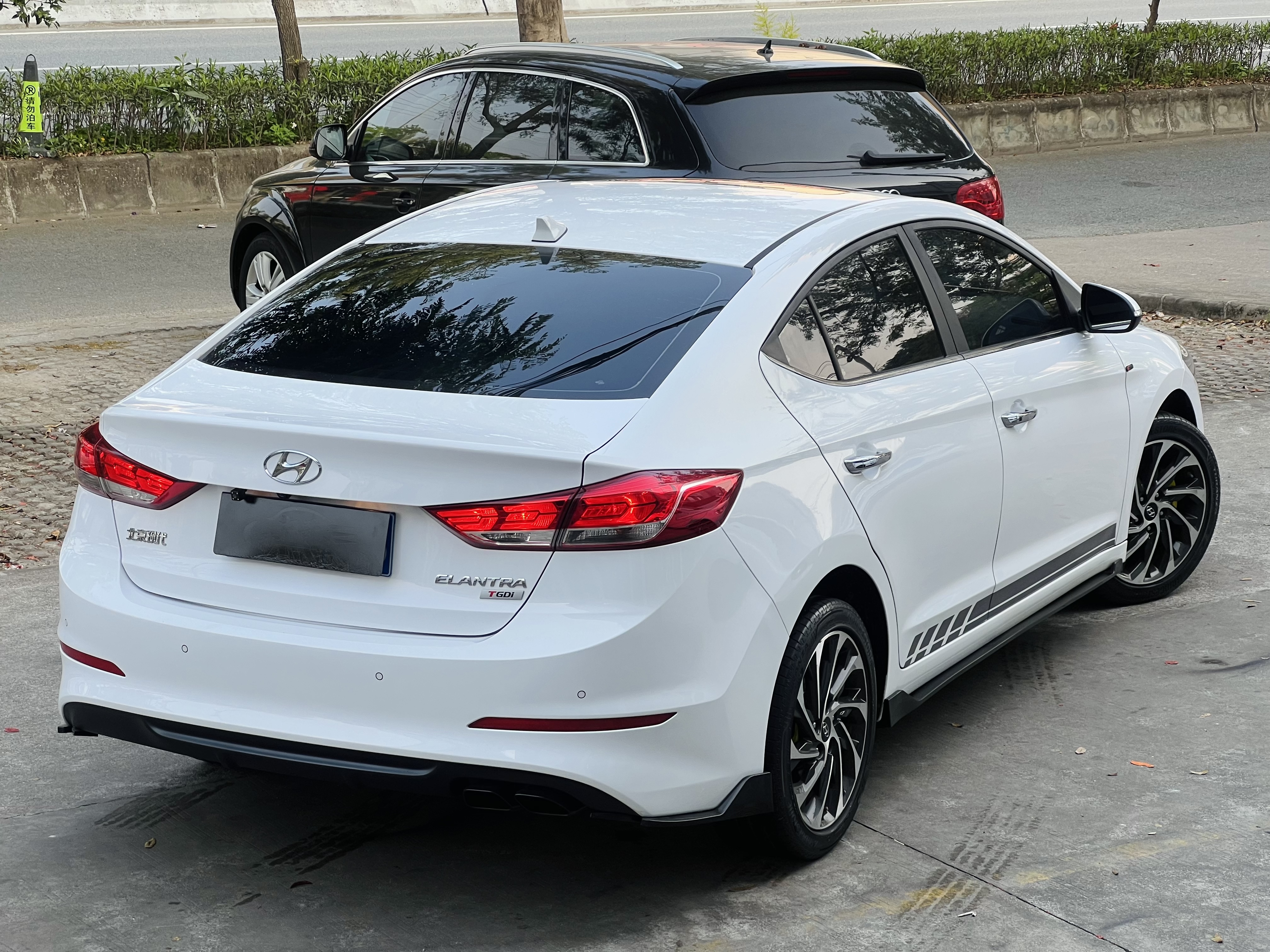 Hyundai Elantra AD 2019 car image #6