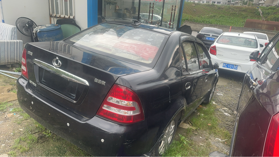 GEELY Golden Eagle 2012 صورة سيارة #6