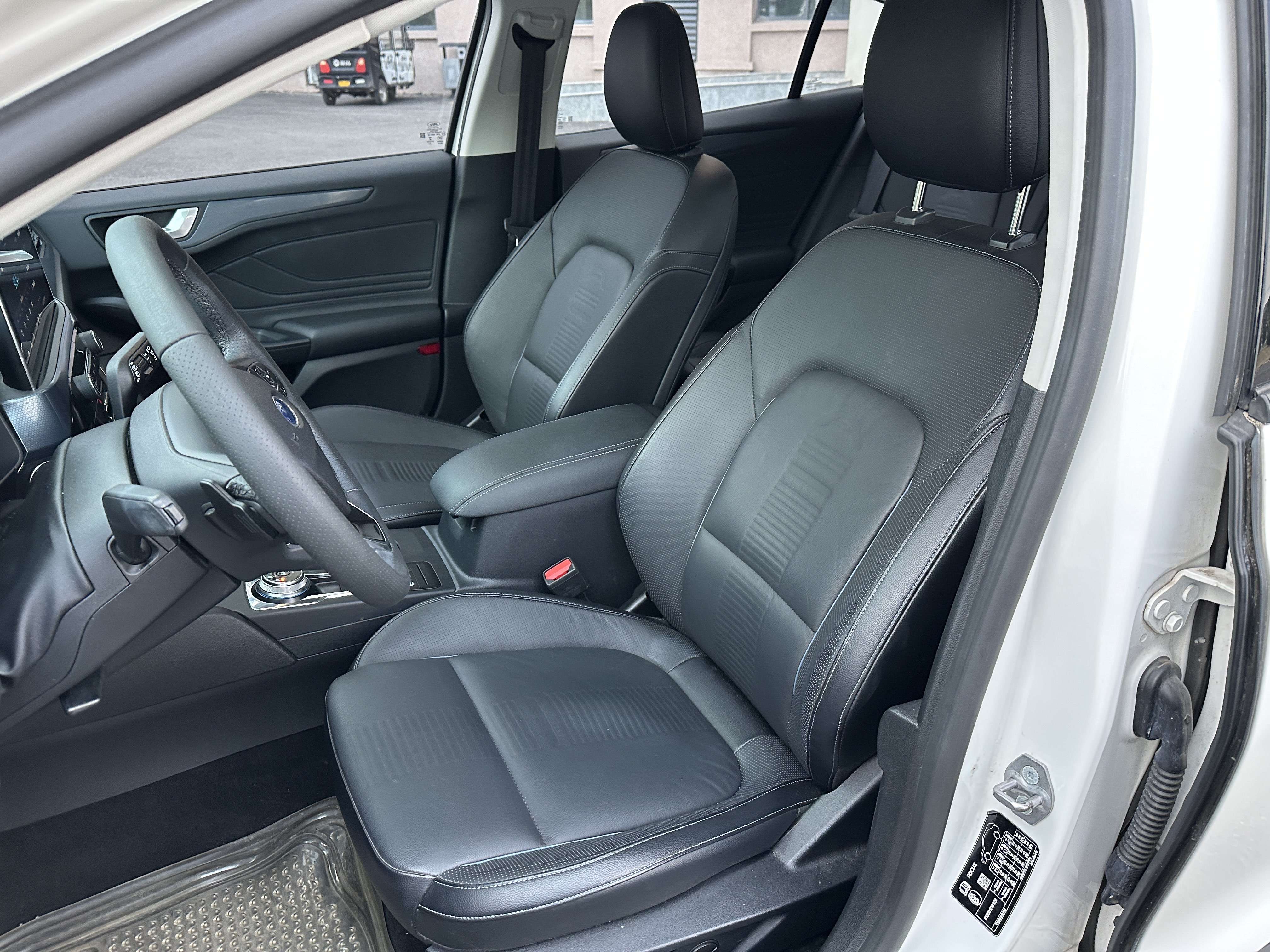 Ford Focus Active 2020 car image #6