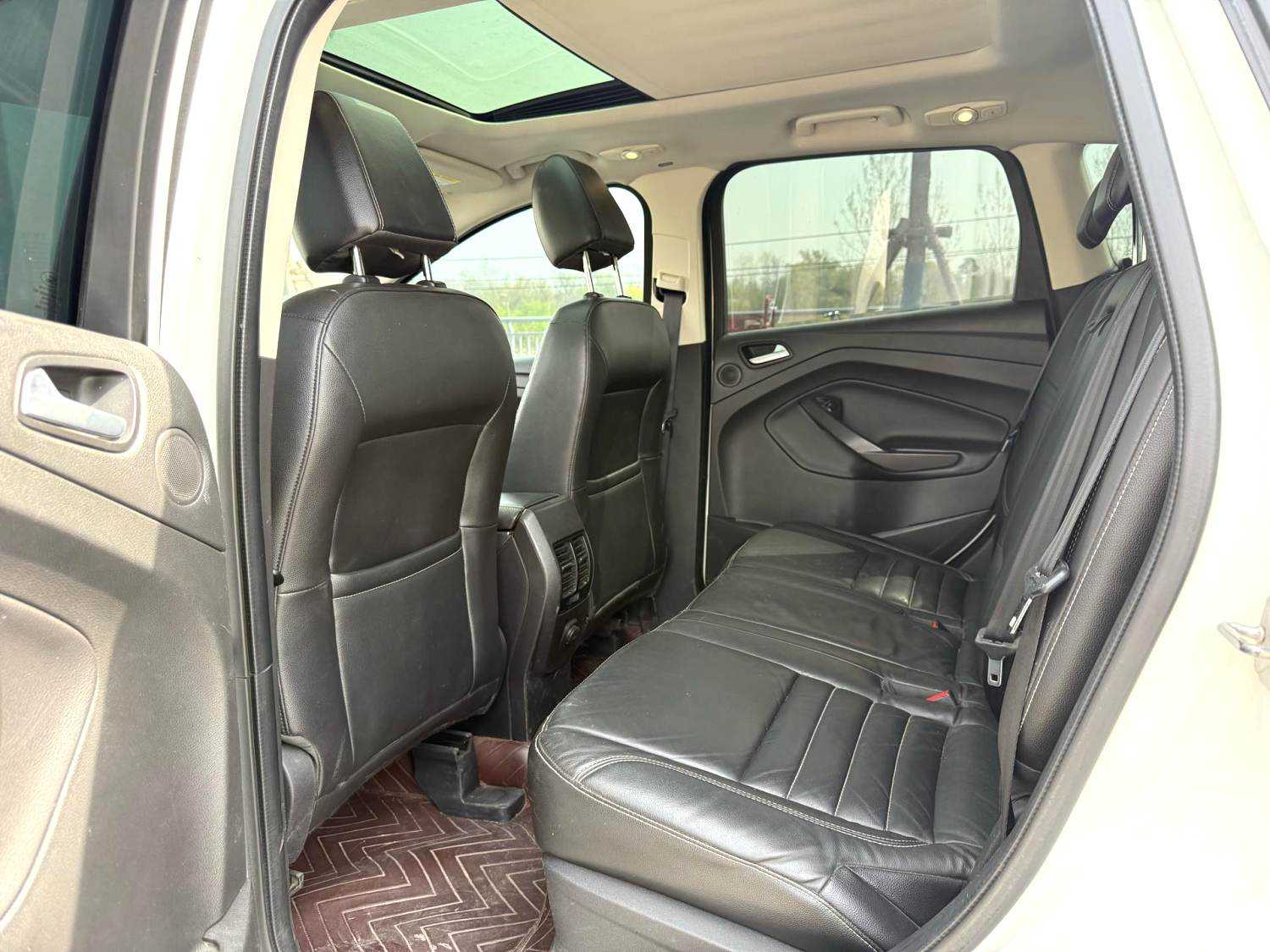 Ford Kuga 2015 car image #6