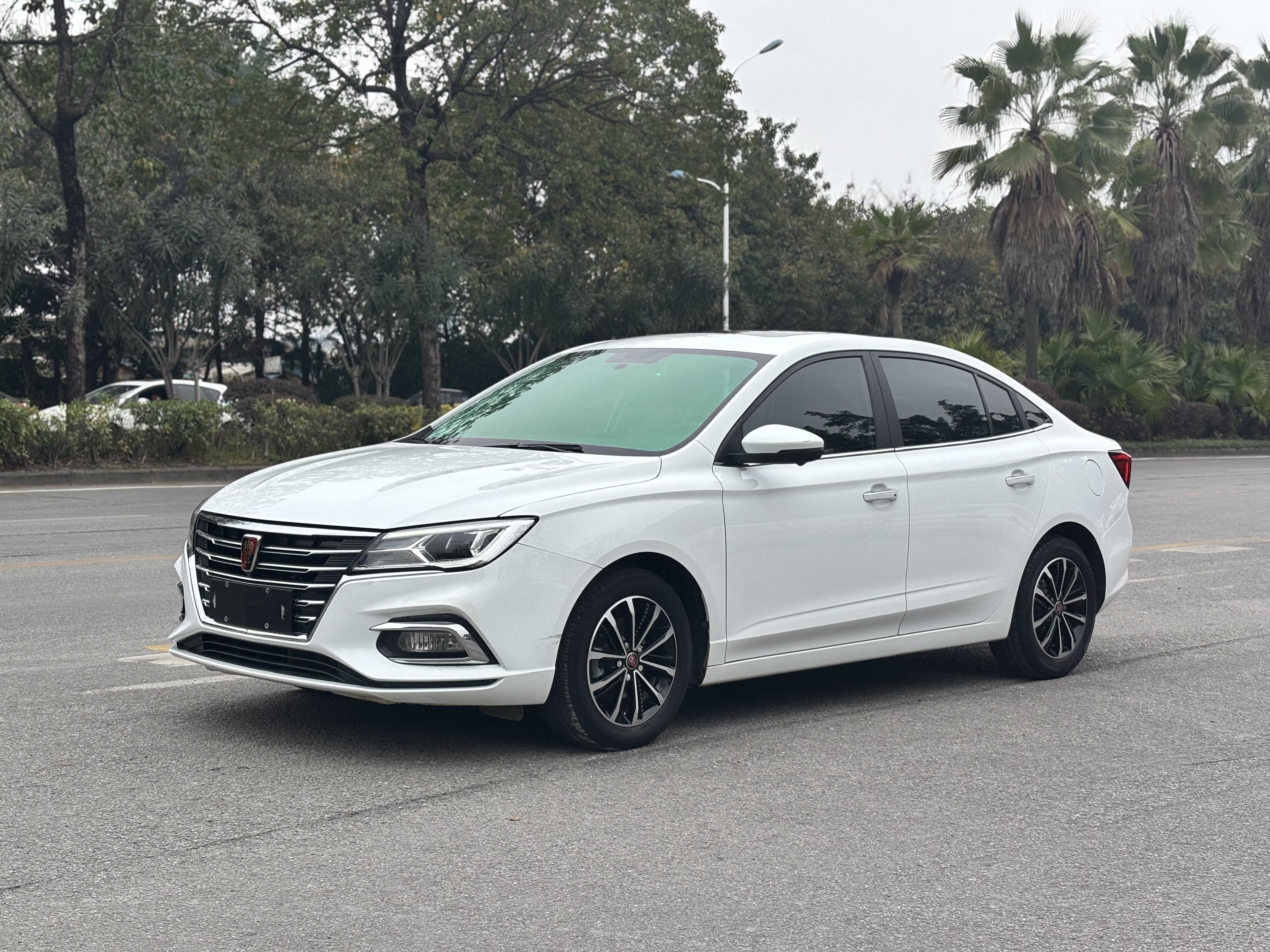 Roewe i5 2021 #6 Roewe i5 2021 car image #6