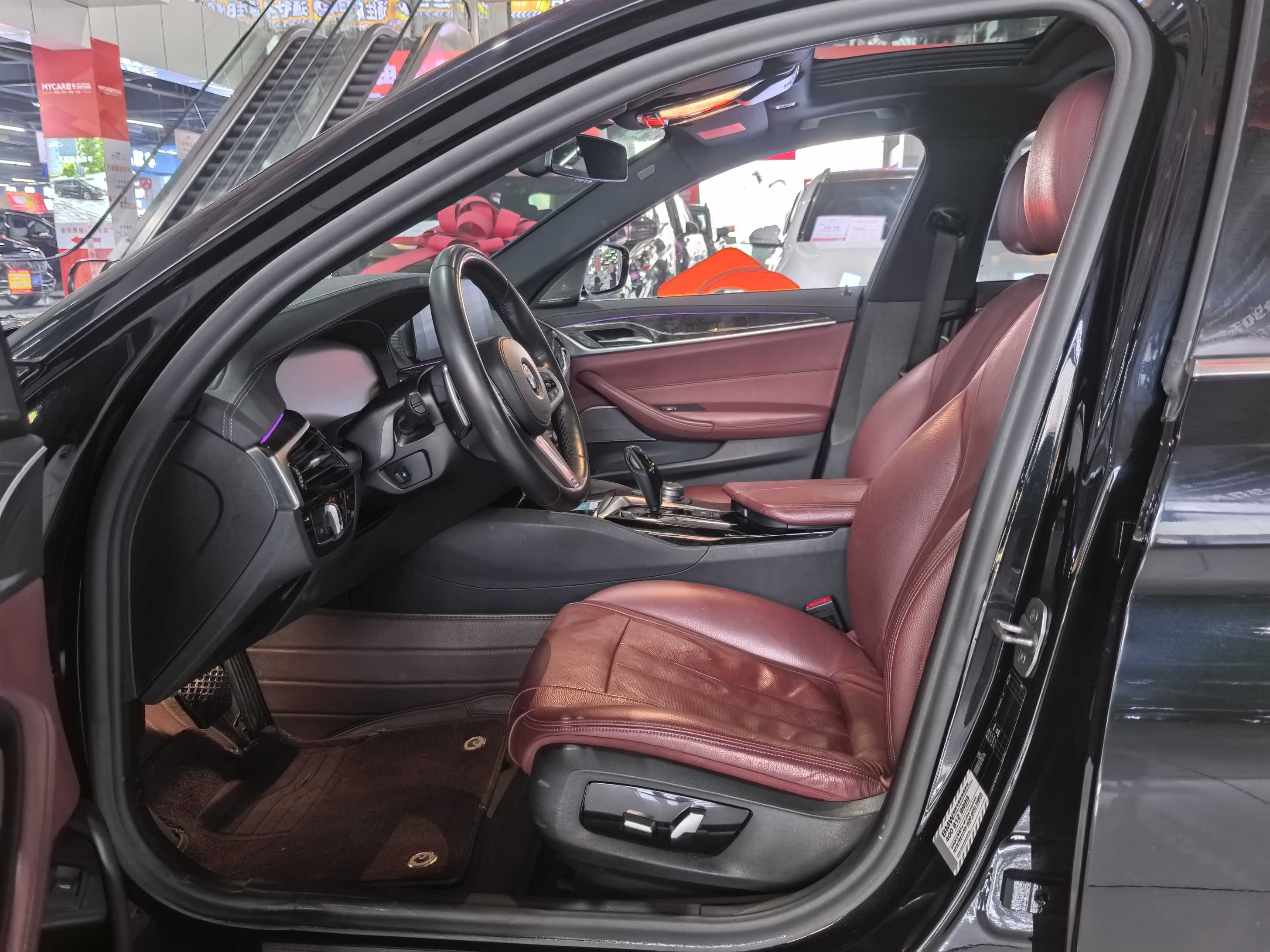 BMW 5 Series 2019 car image #6