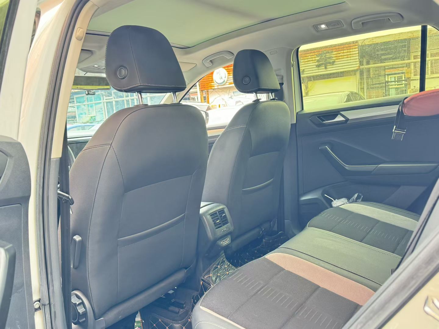 Volkswagen T-Roc 2020 car image #6