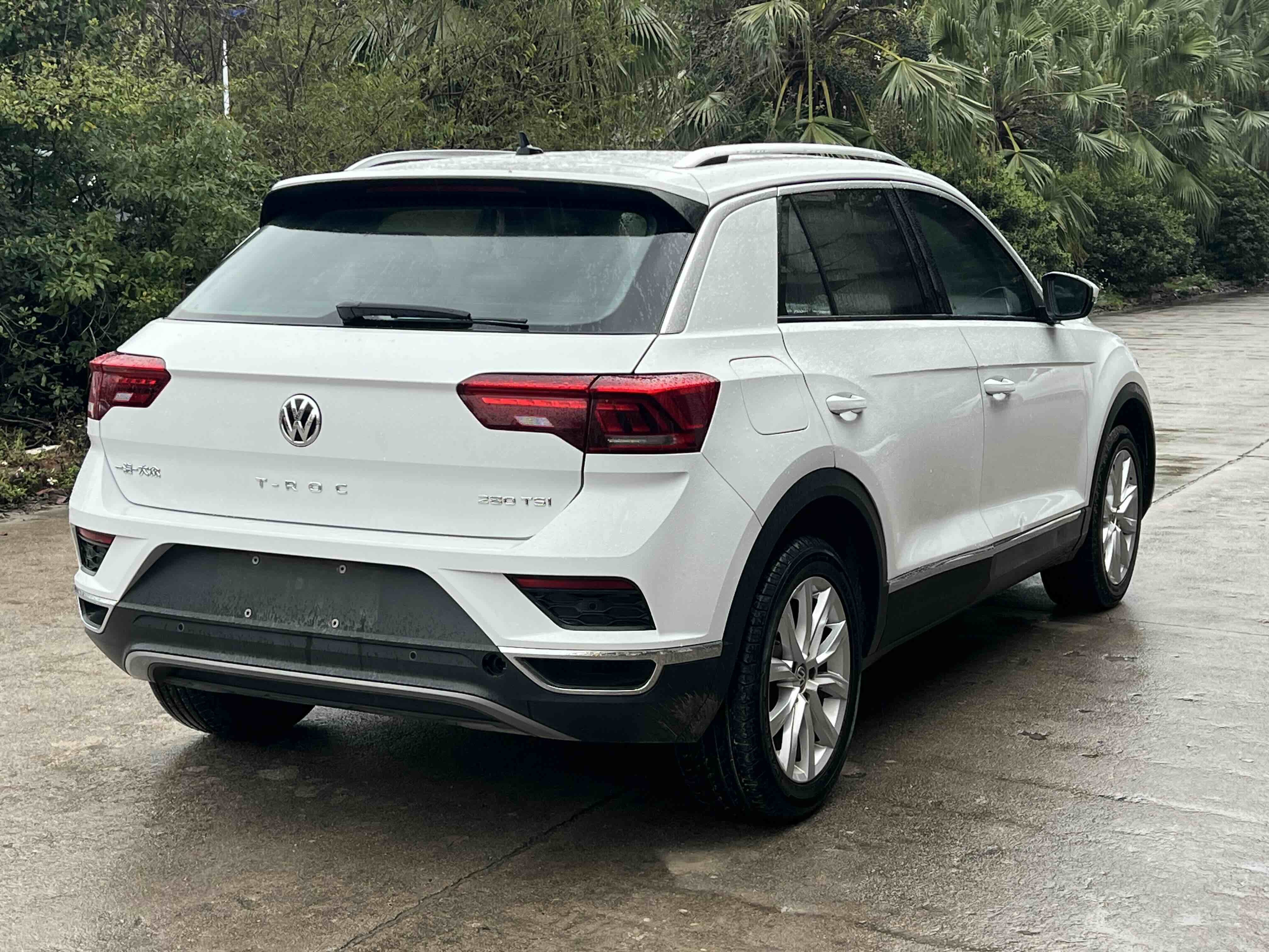 Volkswagen T-Roc 2021 car image #6