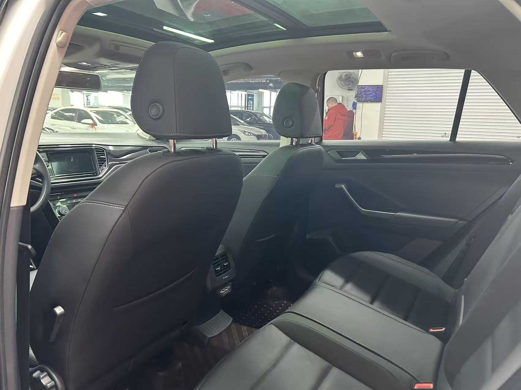 T-Roc 2021 car image #6