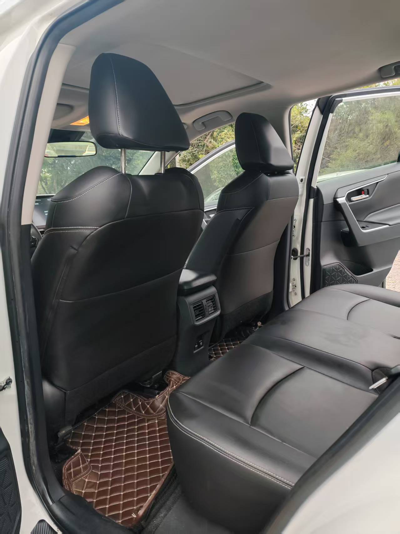 Toyota RAV4 2019 car image #6