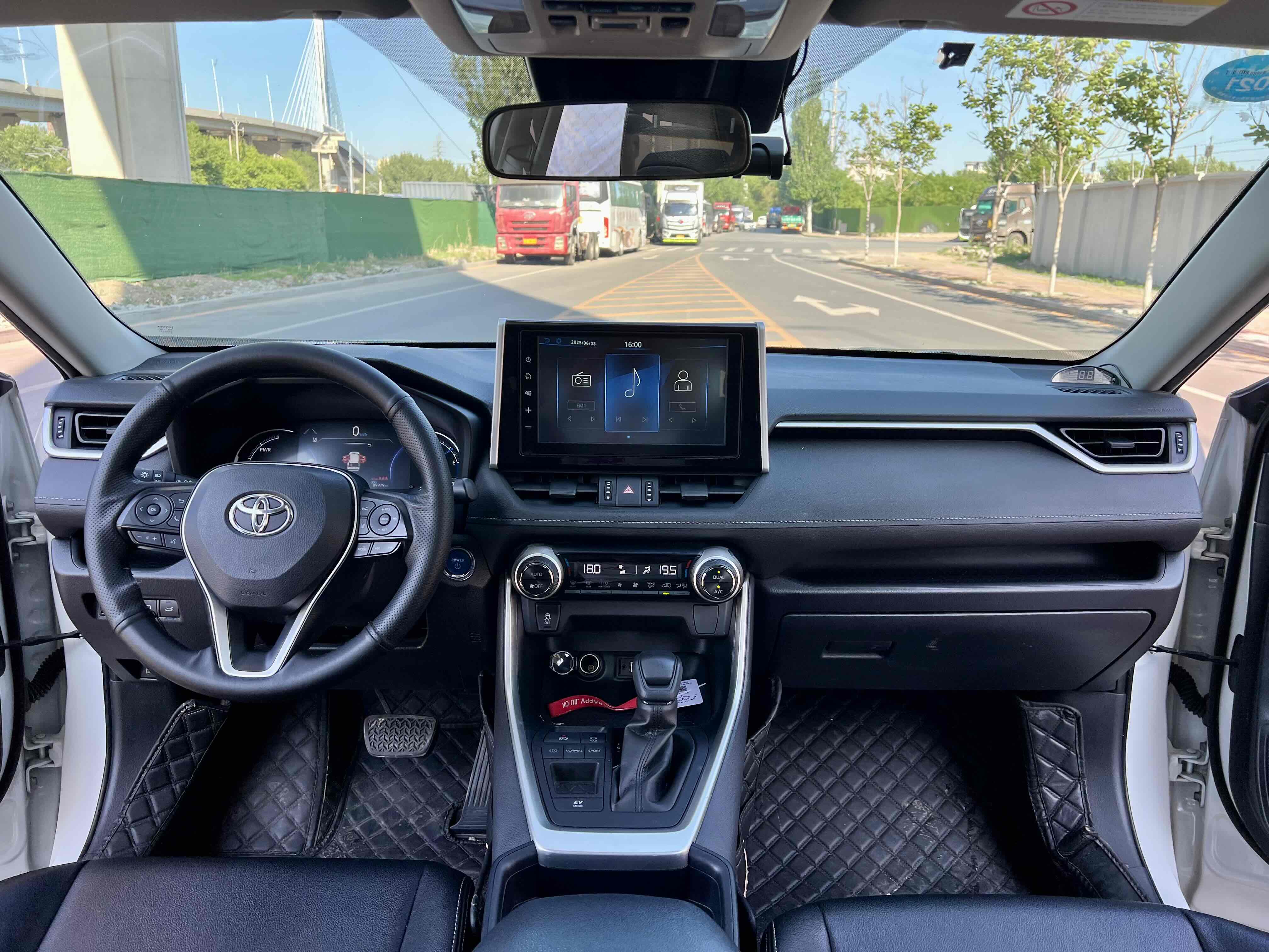 Toyota RAV4 2020 car image #6