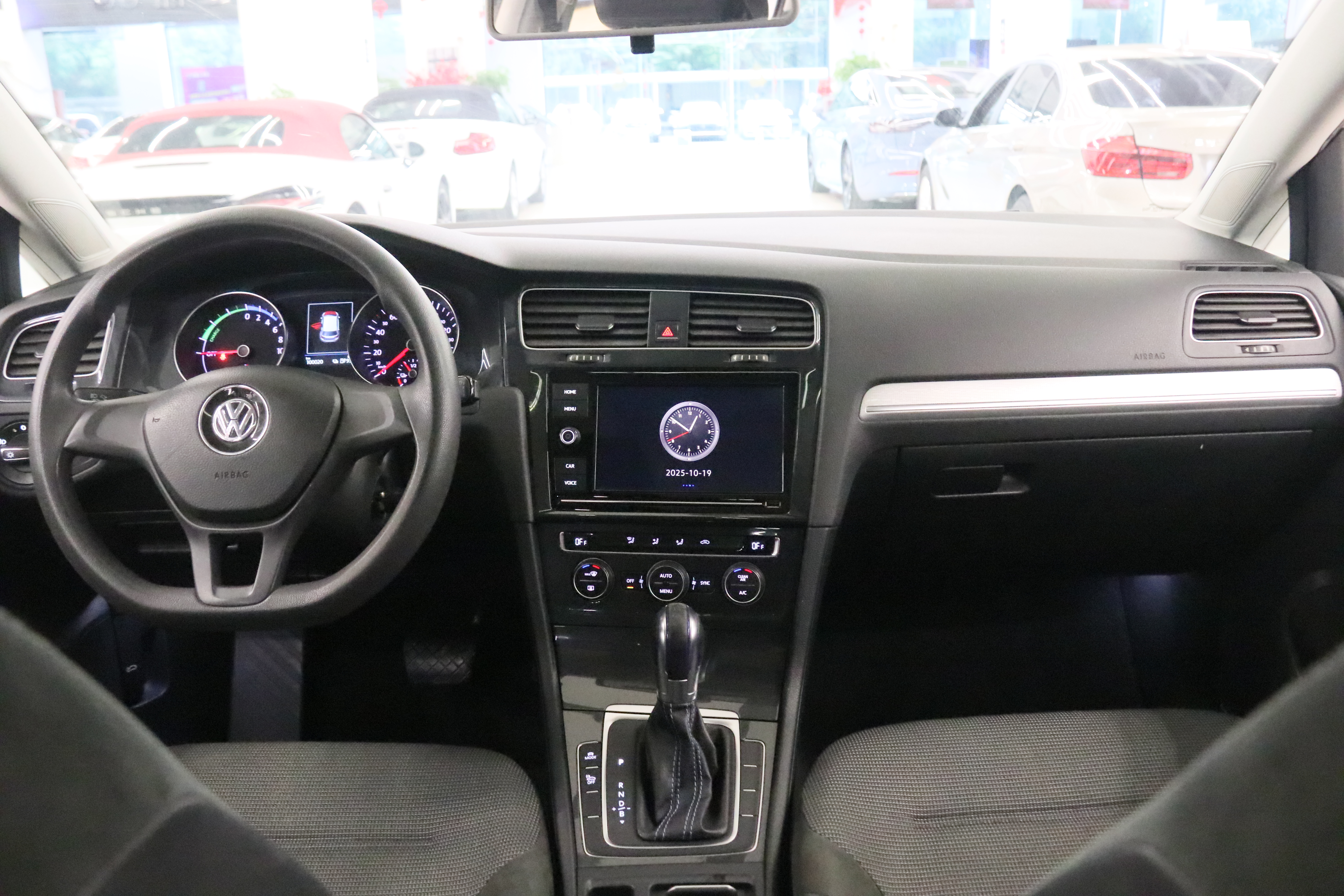 Volkswagen Golf Pure Electric 2020 #6 Volkswagen Golf Pure Electric 2020 car image #6