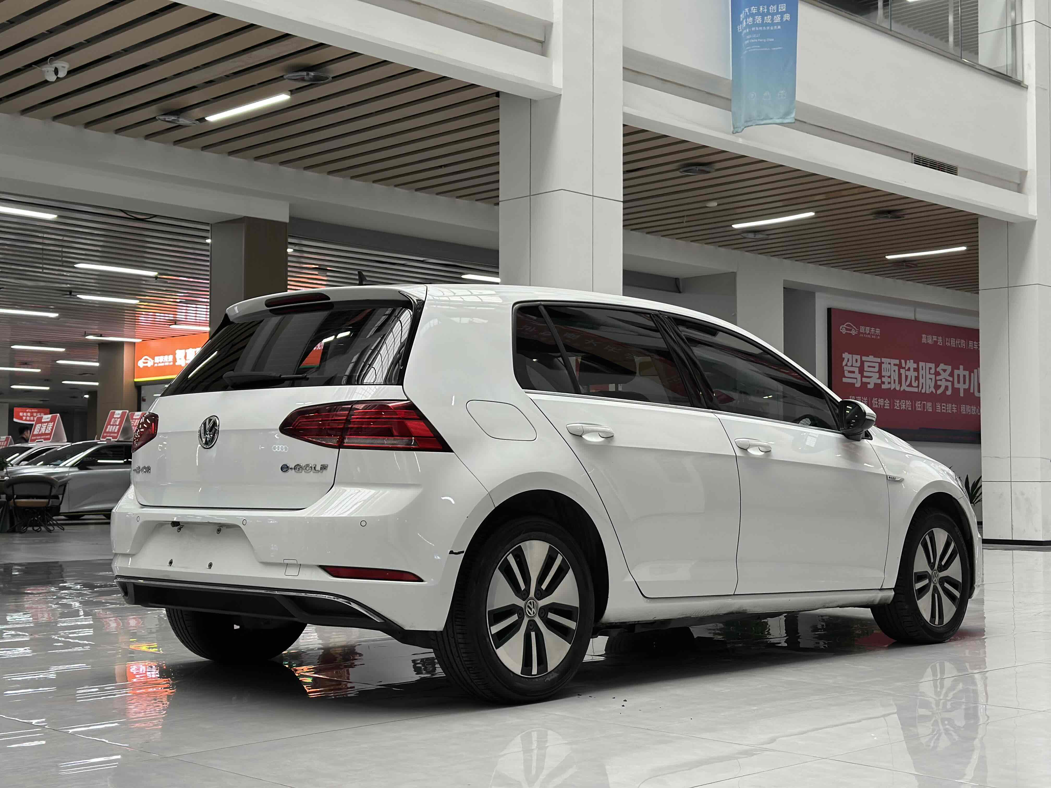 Volkswagen Golf Pure Electric 2021 car image #6