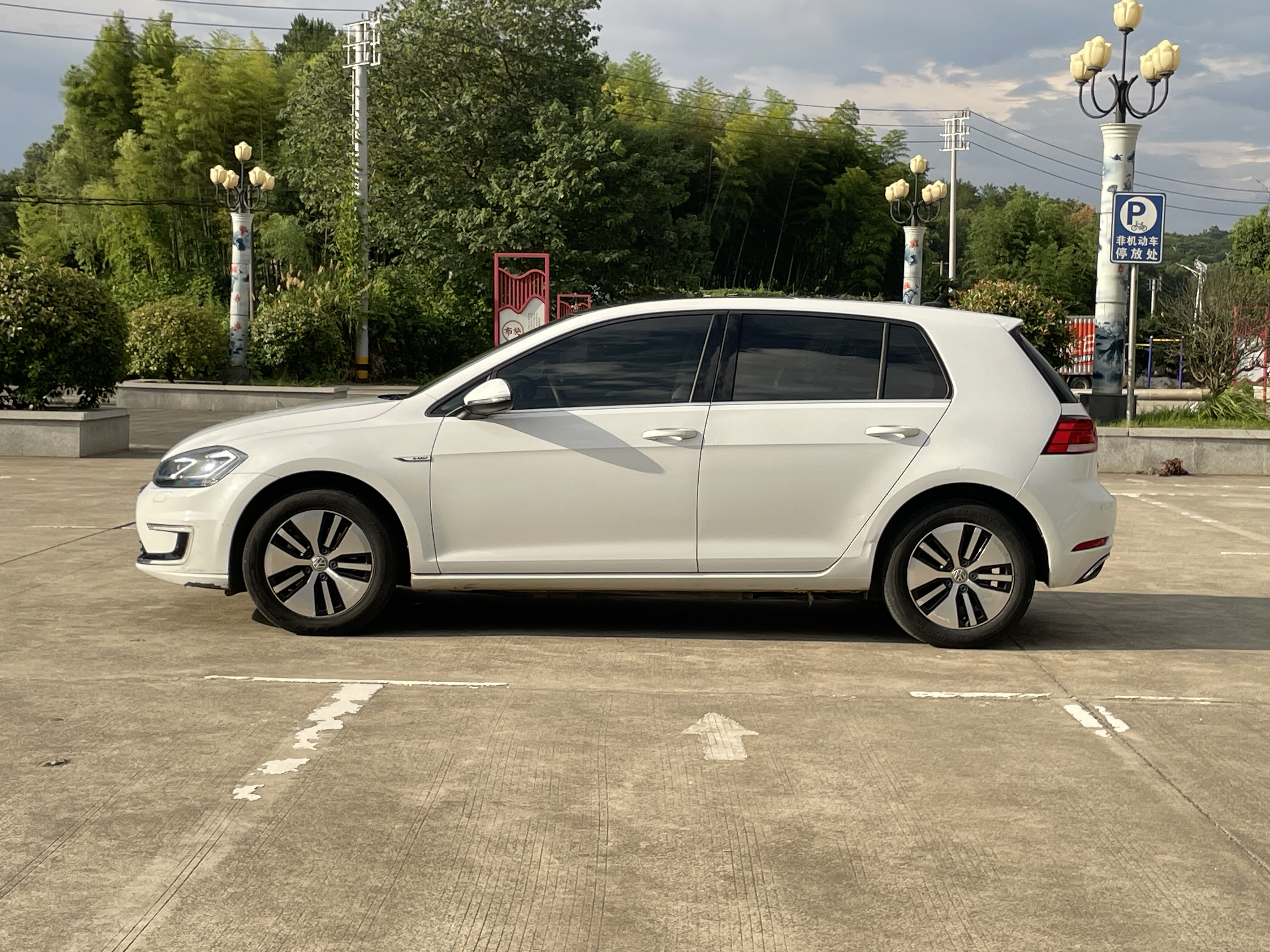 Volkswagen Golf Pure Electric 2020 imagen de coche #6