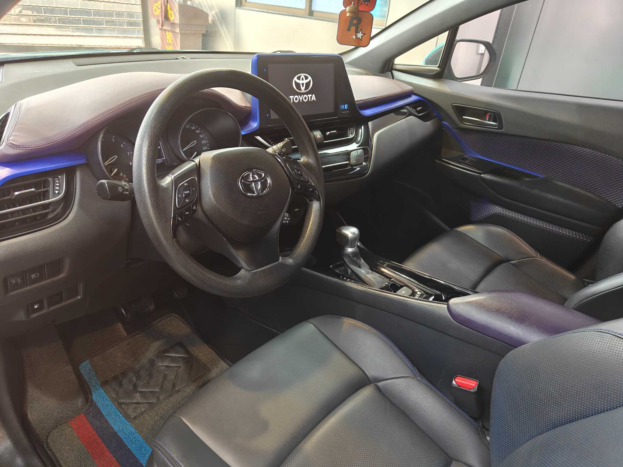 Toyota C-HR 2020 car image #6