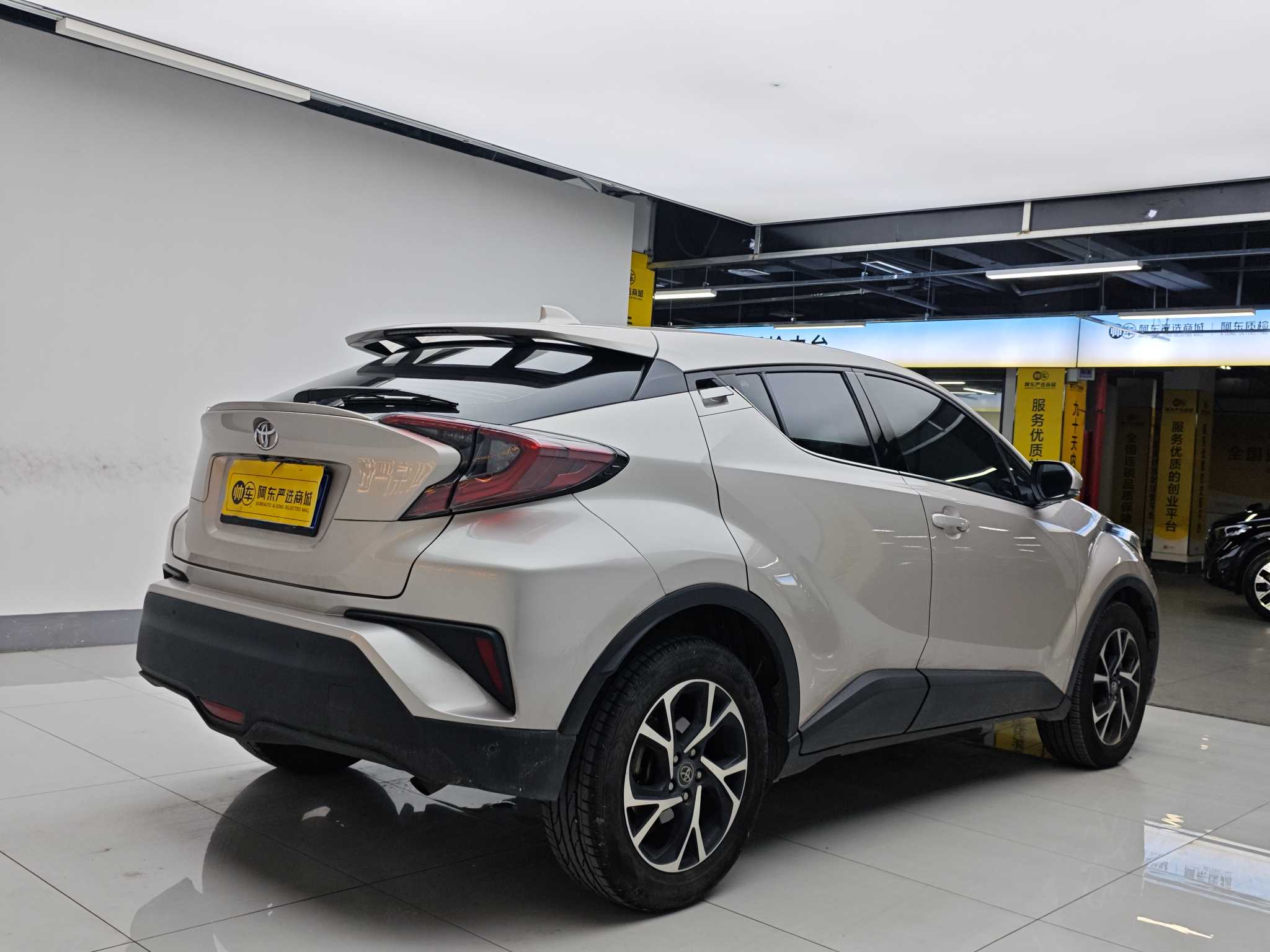 Toyota C-HR 2021 car image #6