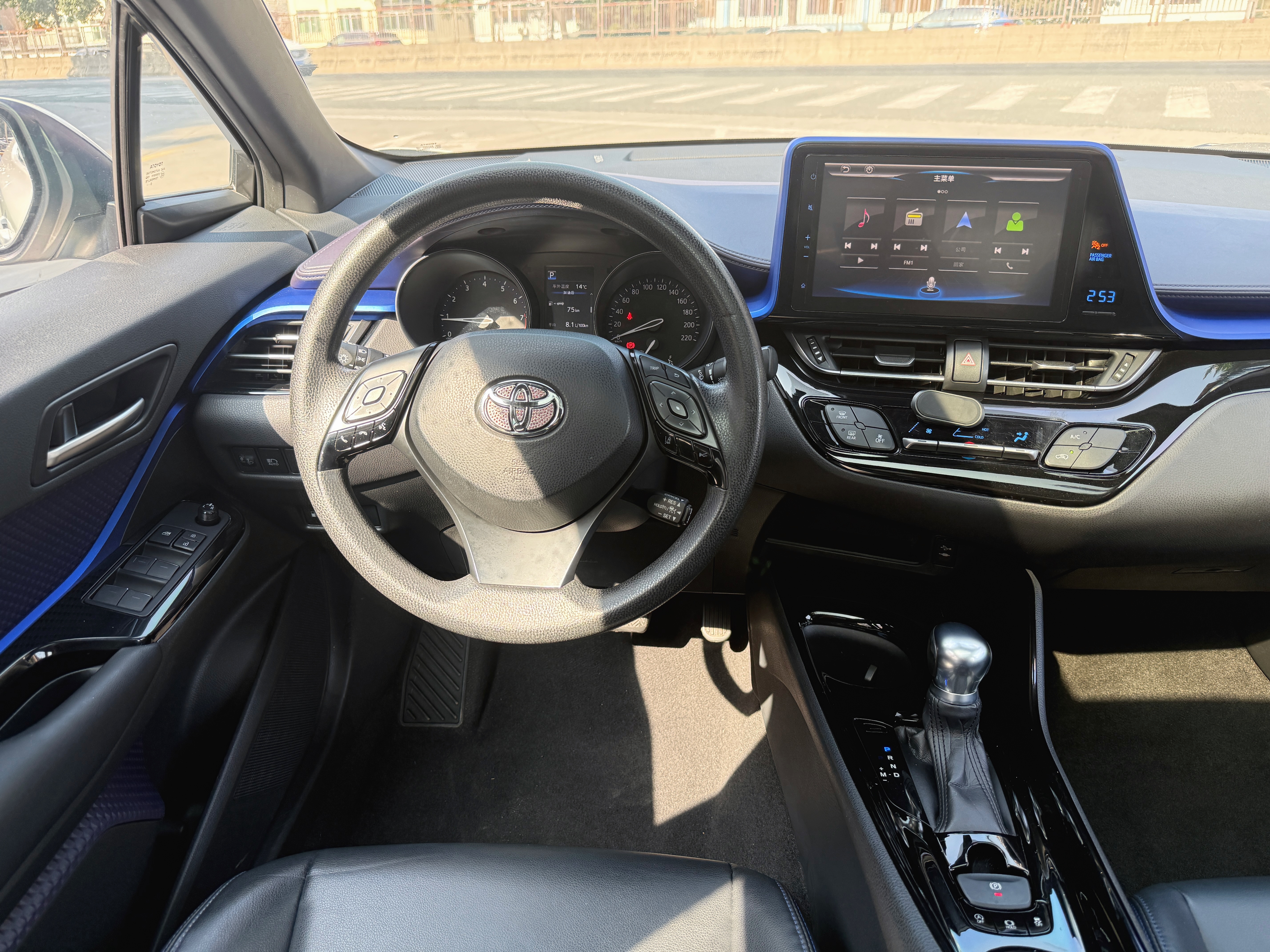 Toyota C-HR 2021 car image #6