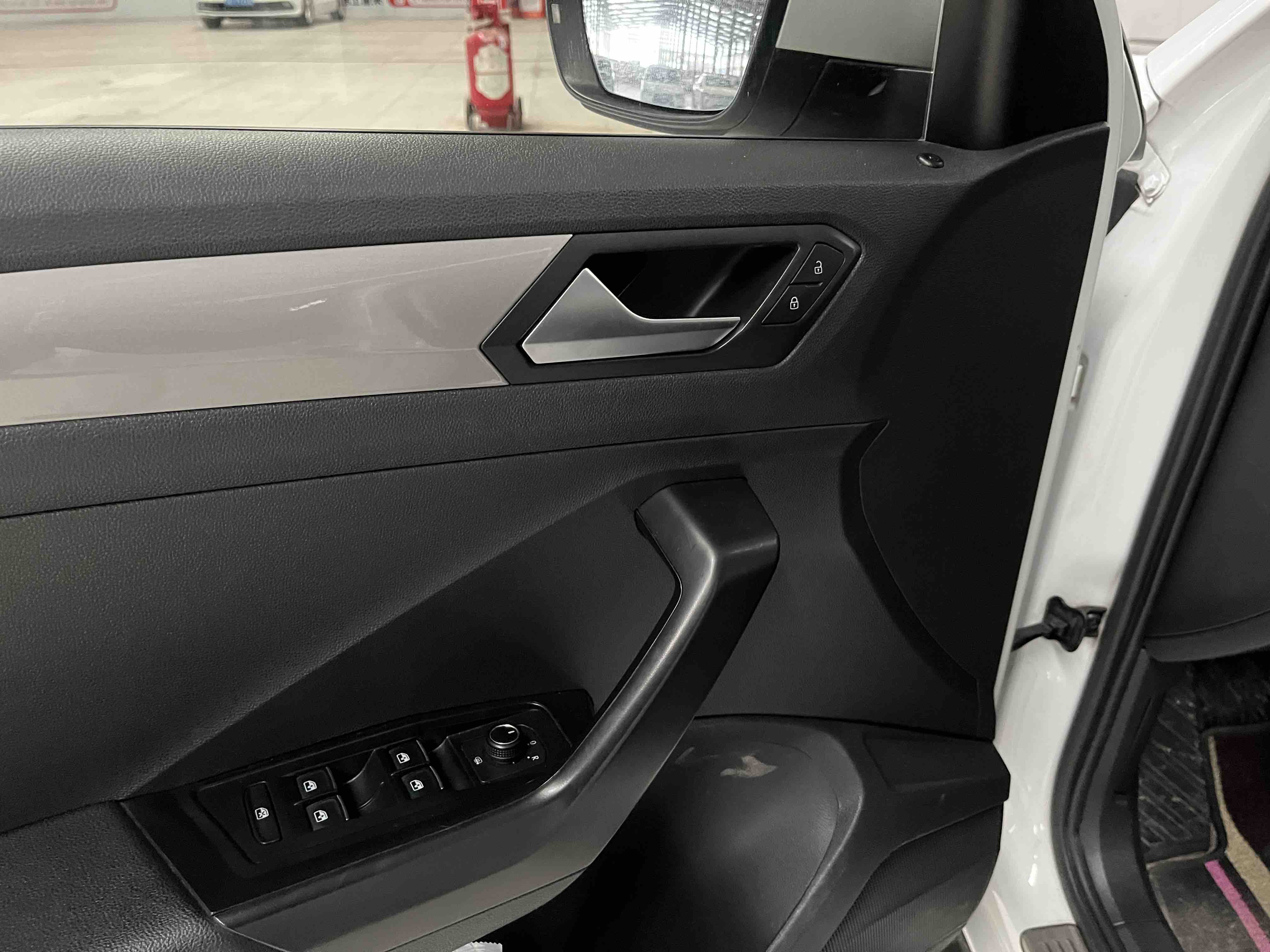 T-Roc 2021 car image #6