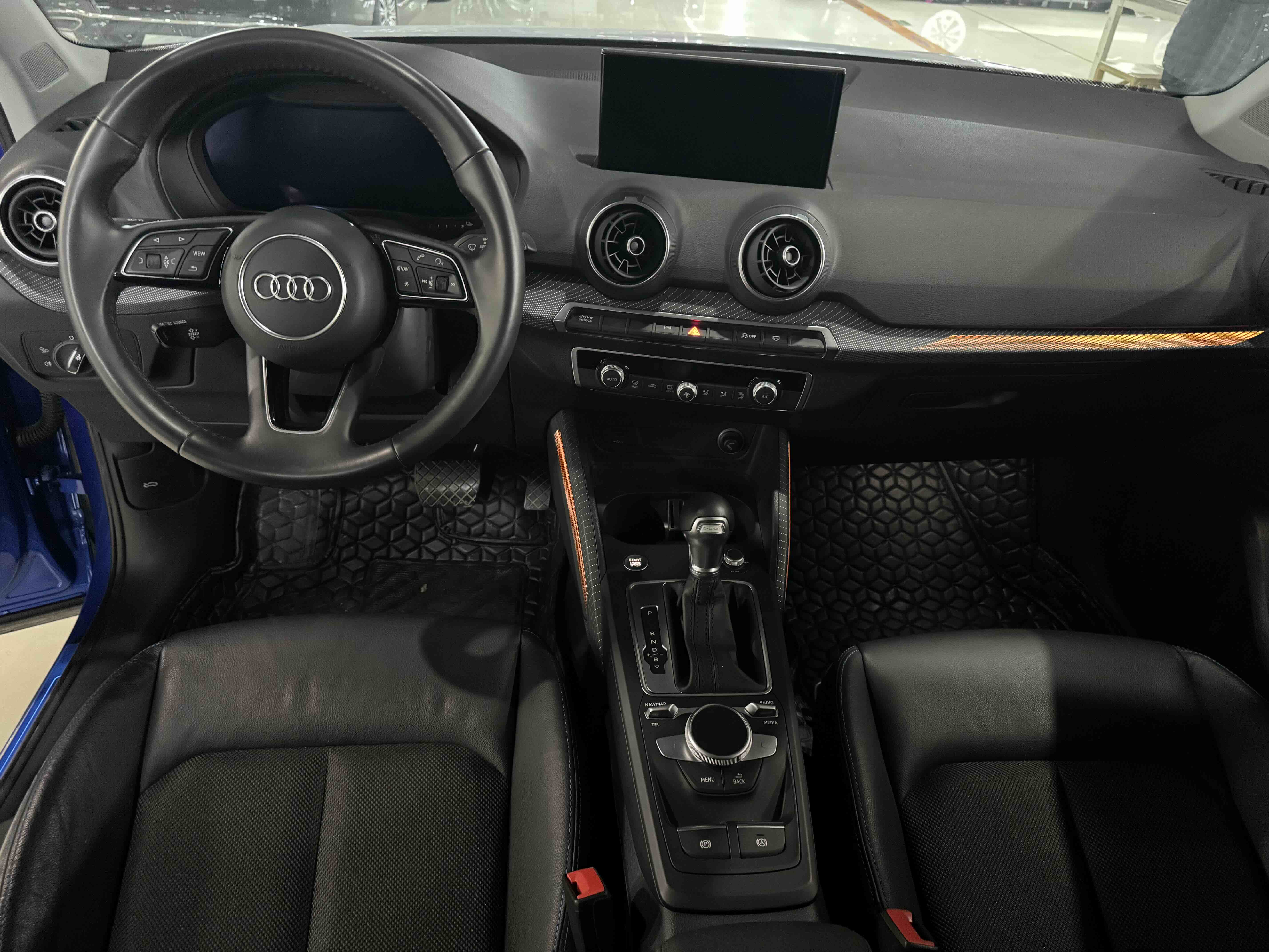 Audi Q2L e-tron 2021 صورة سيارة #6