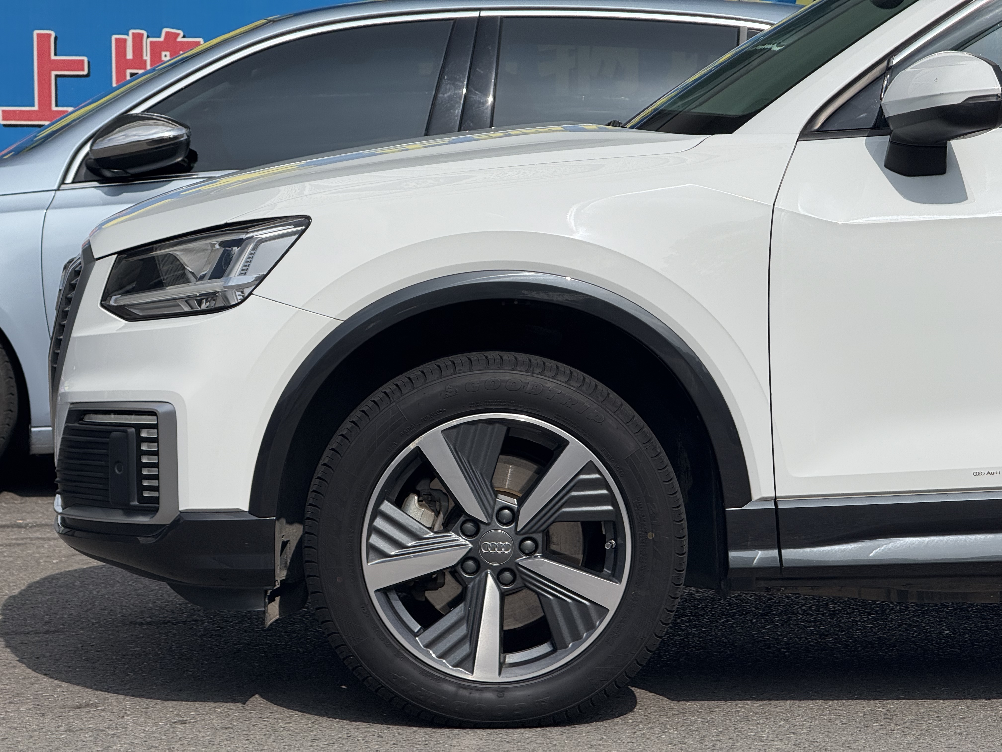Q2L e-tron 2021 car image #6
