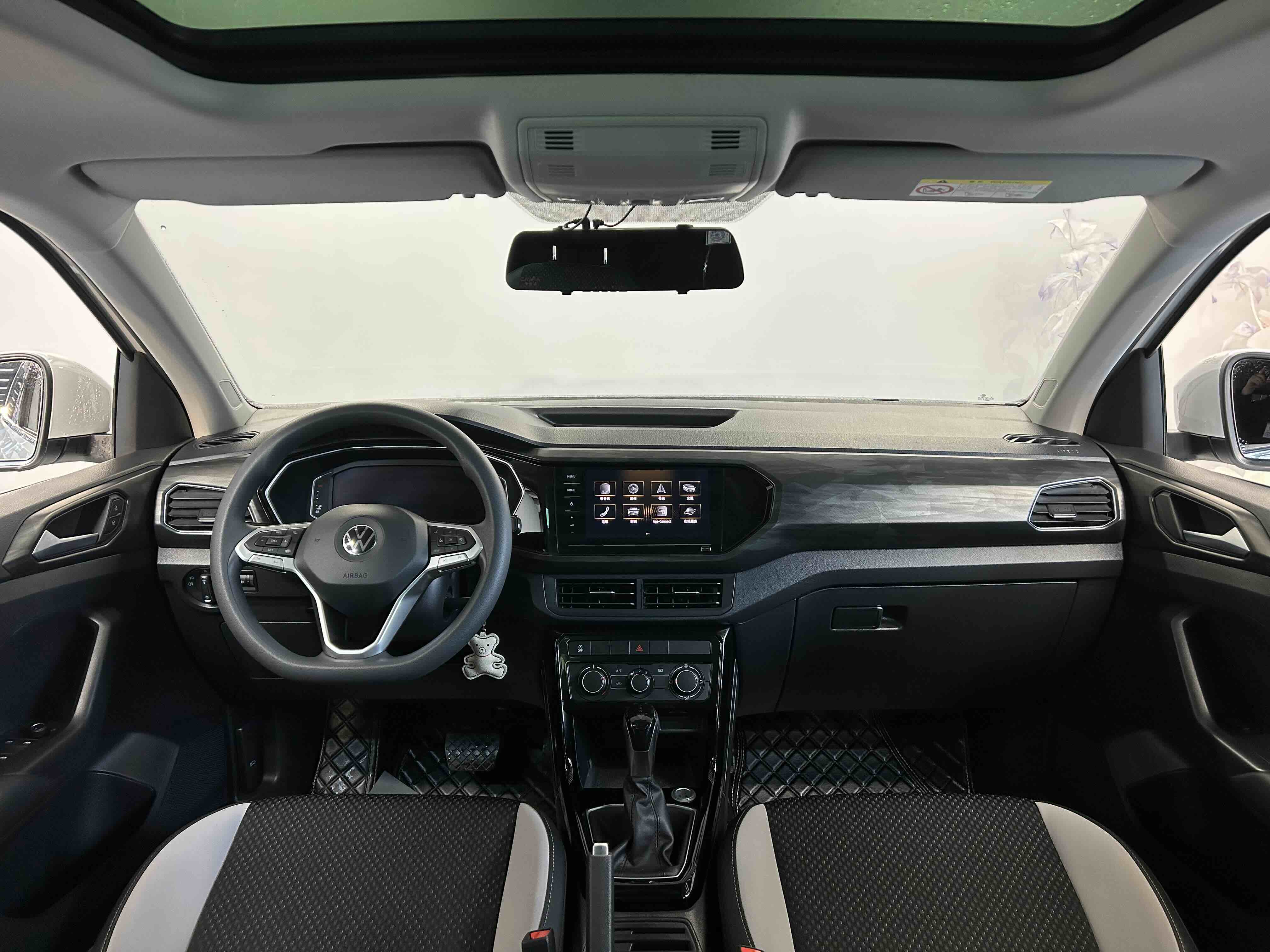 Volkswagen Tacqua 2020 car image #6