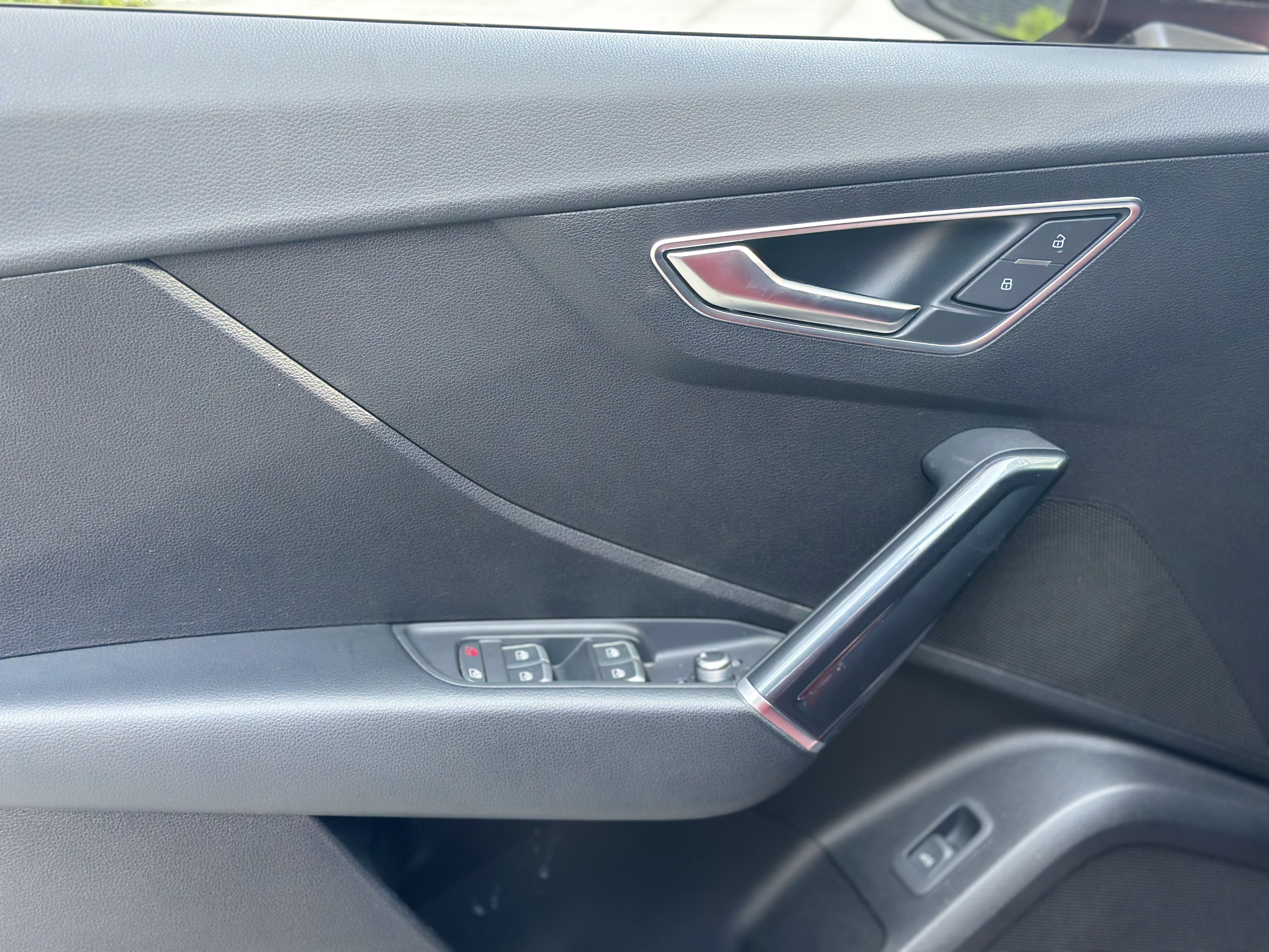 Q2L 2020 car image #6