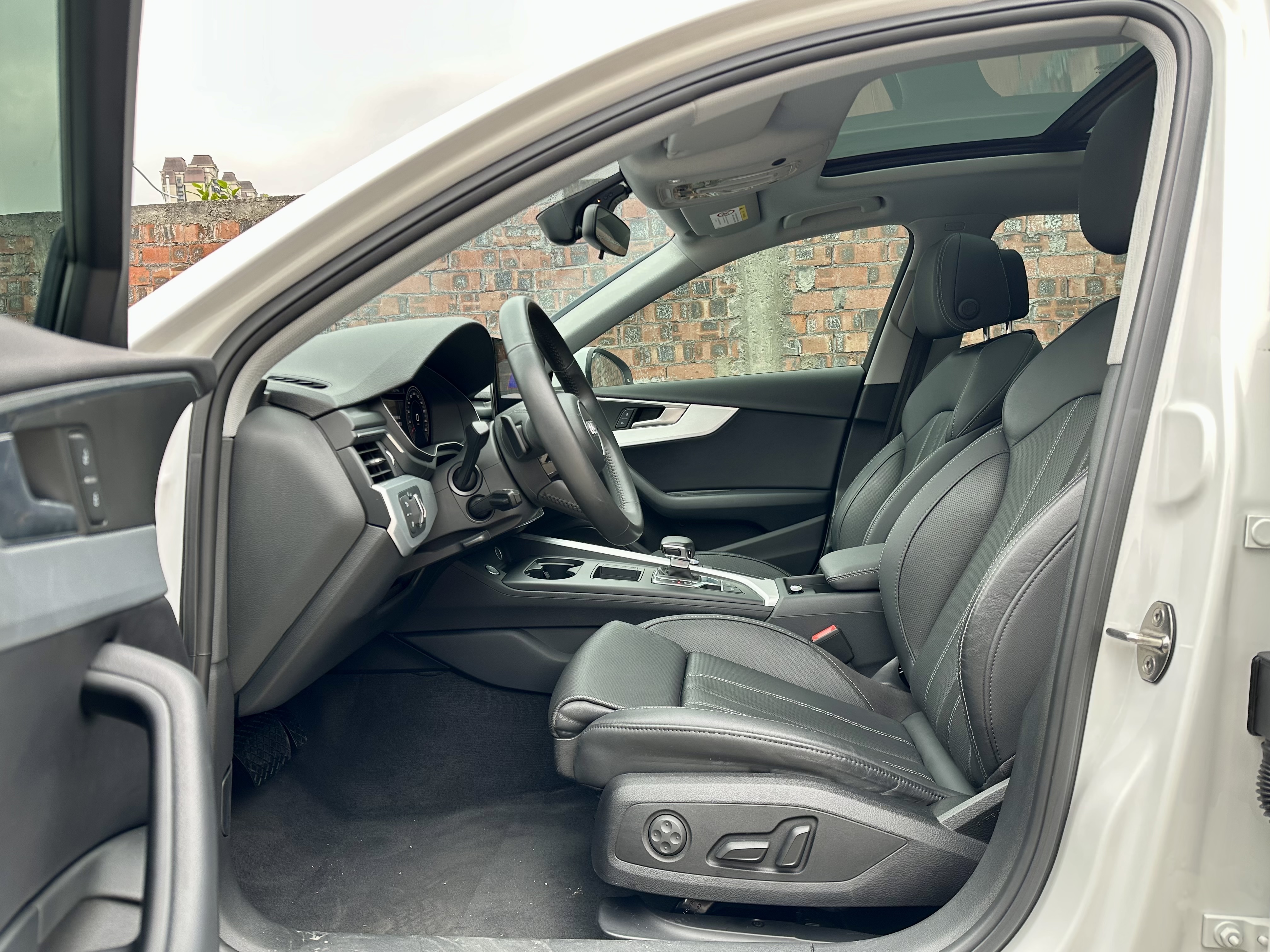 Audi A4L 2021 car image #6