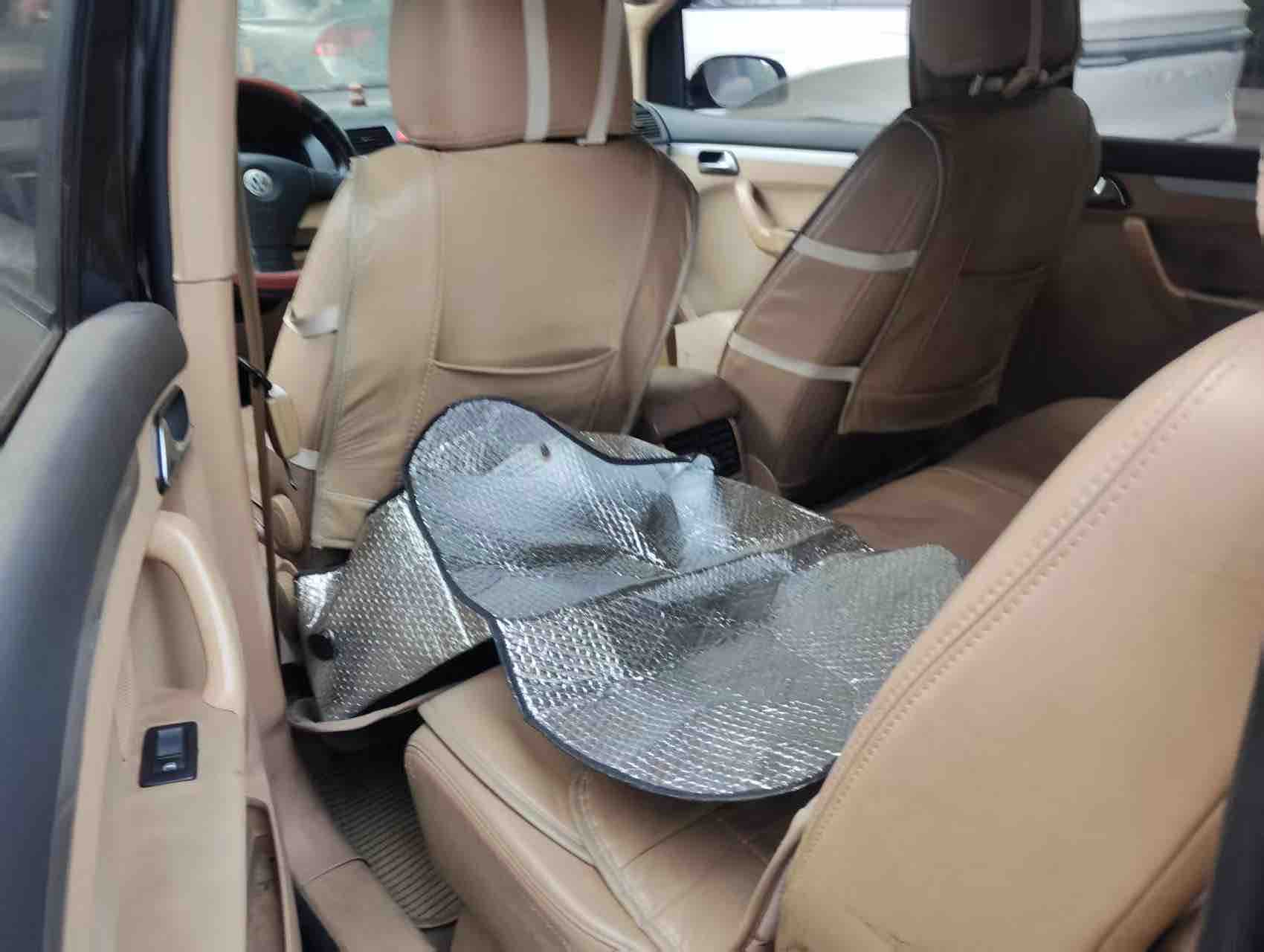 Volkswagen Touran 2010 car image #6