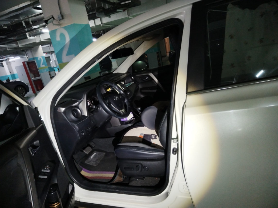 Toyota RAV4 2016 car image #6