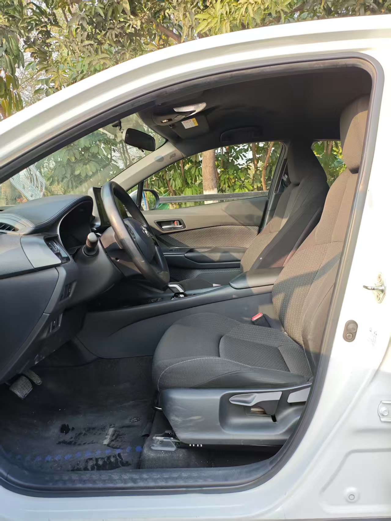 Toyota C-HR EV 2022 immagine di auto #6