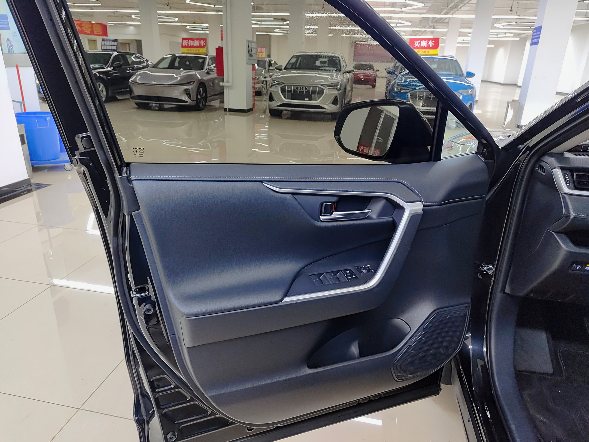 Toyota RAV4 2020 immagine di auto #6