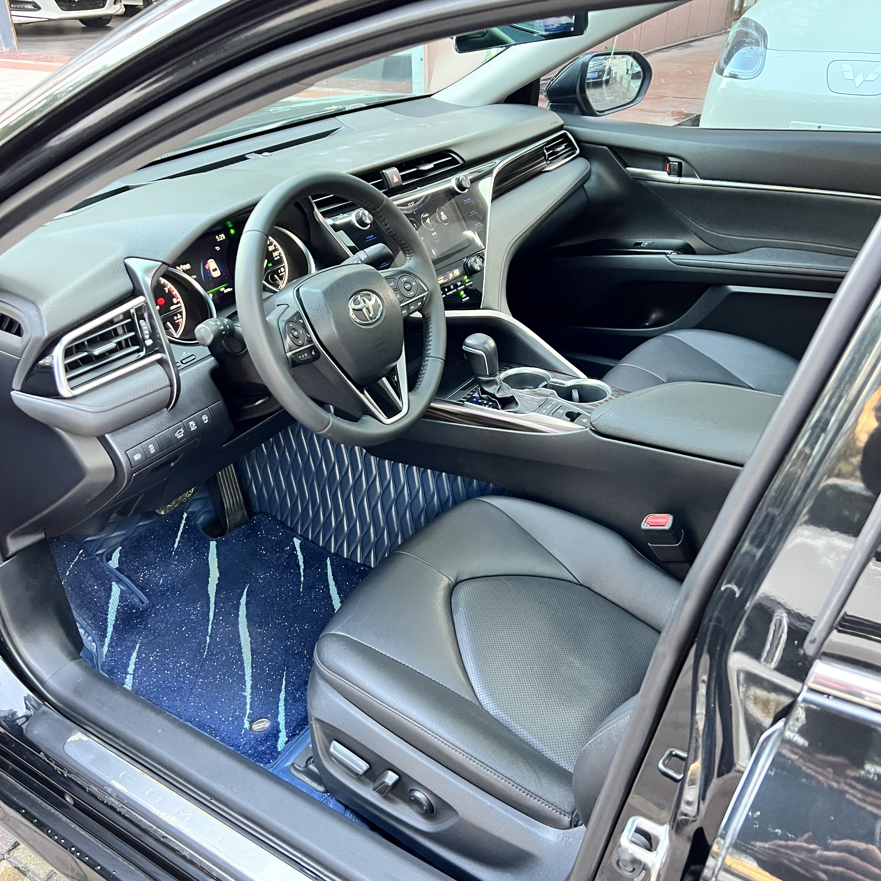 Toyota Camry 2021 immagine di auto #6