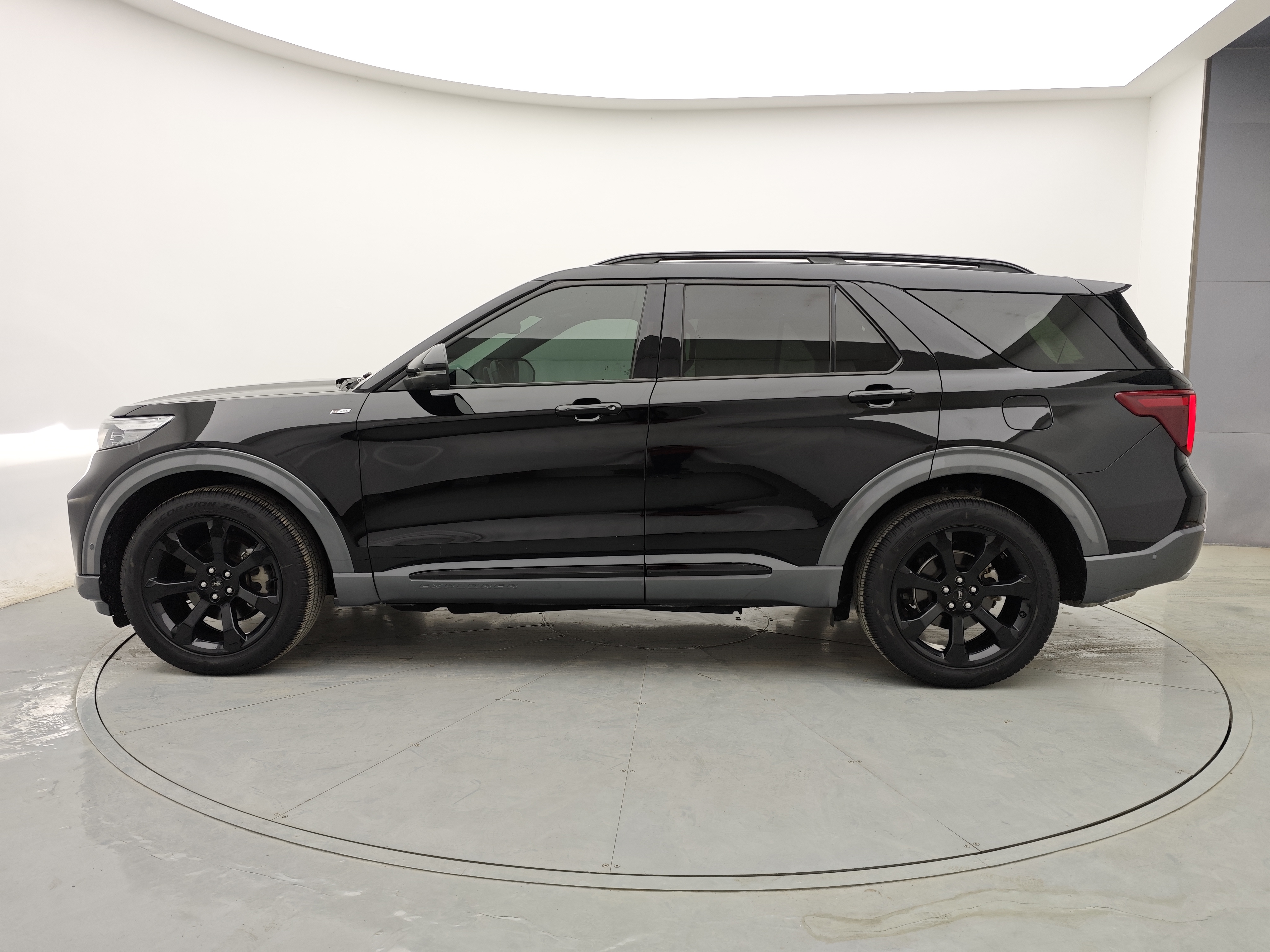 Ford Explorer 2021 car image #6